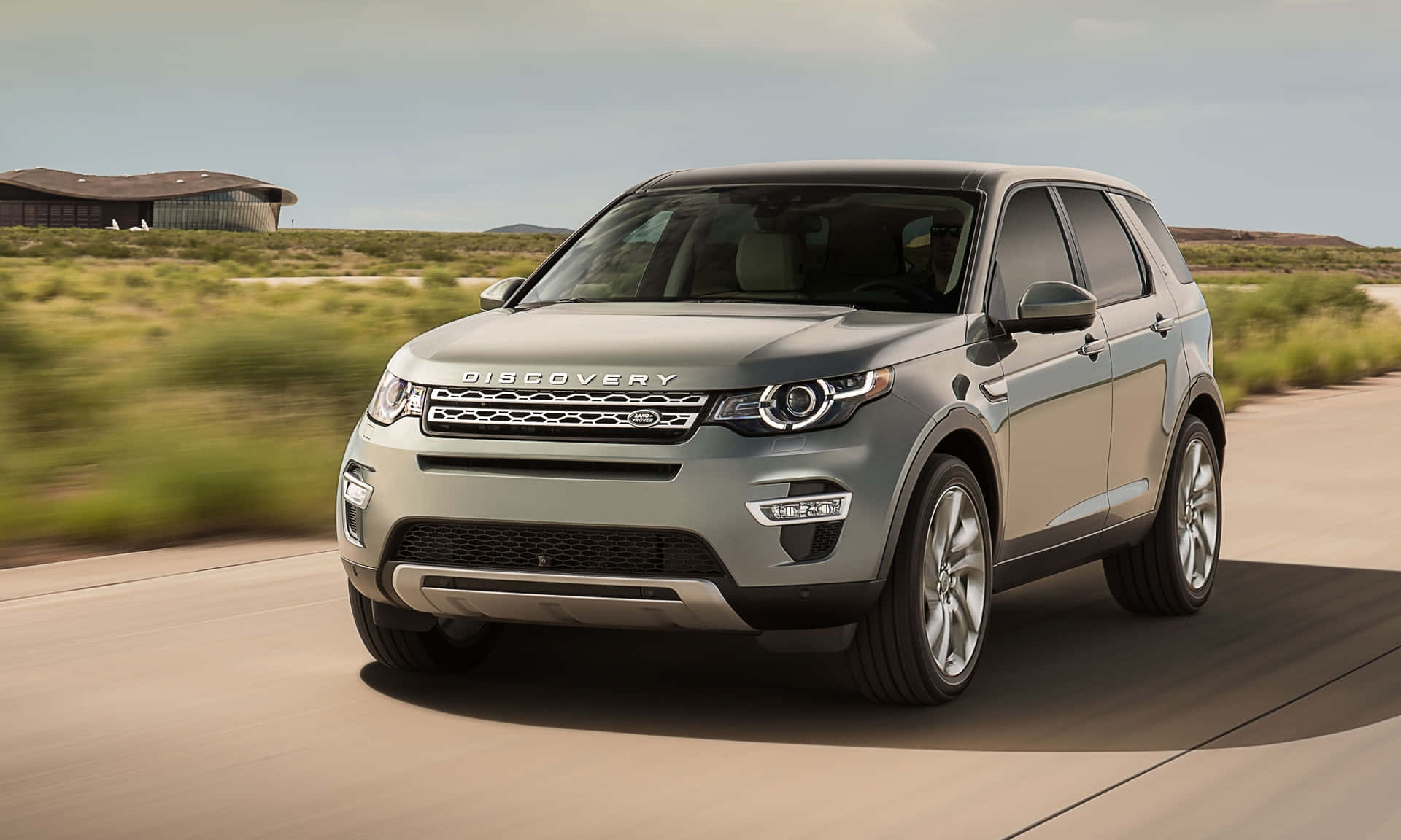 Land Rover Discovery: Adventure in Style Wallpaper