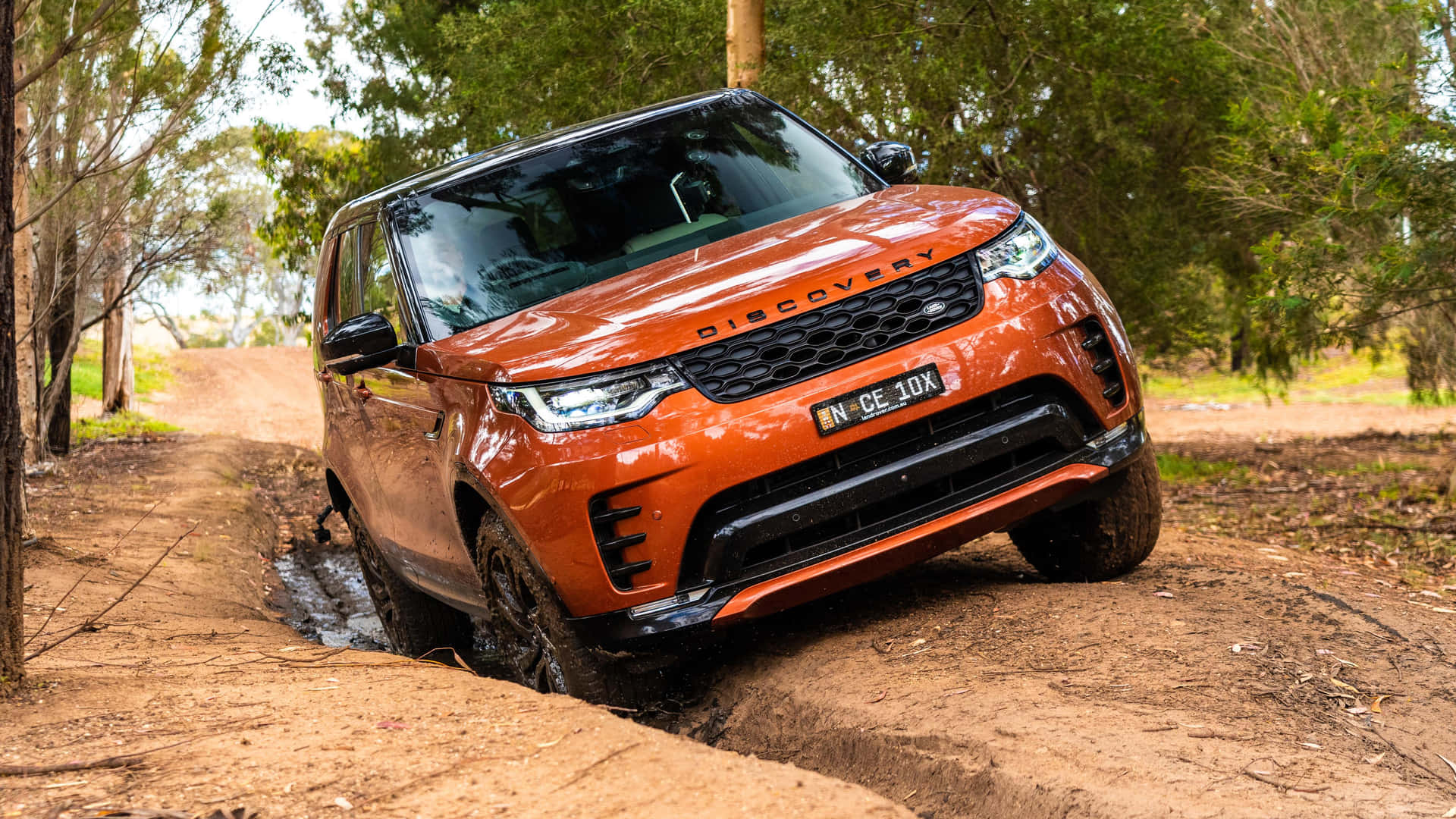 Land Rover Discovery Off-Roading Wallpaper