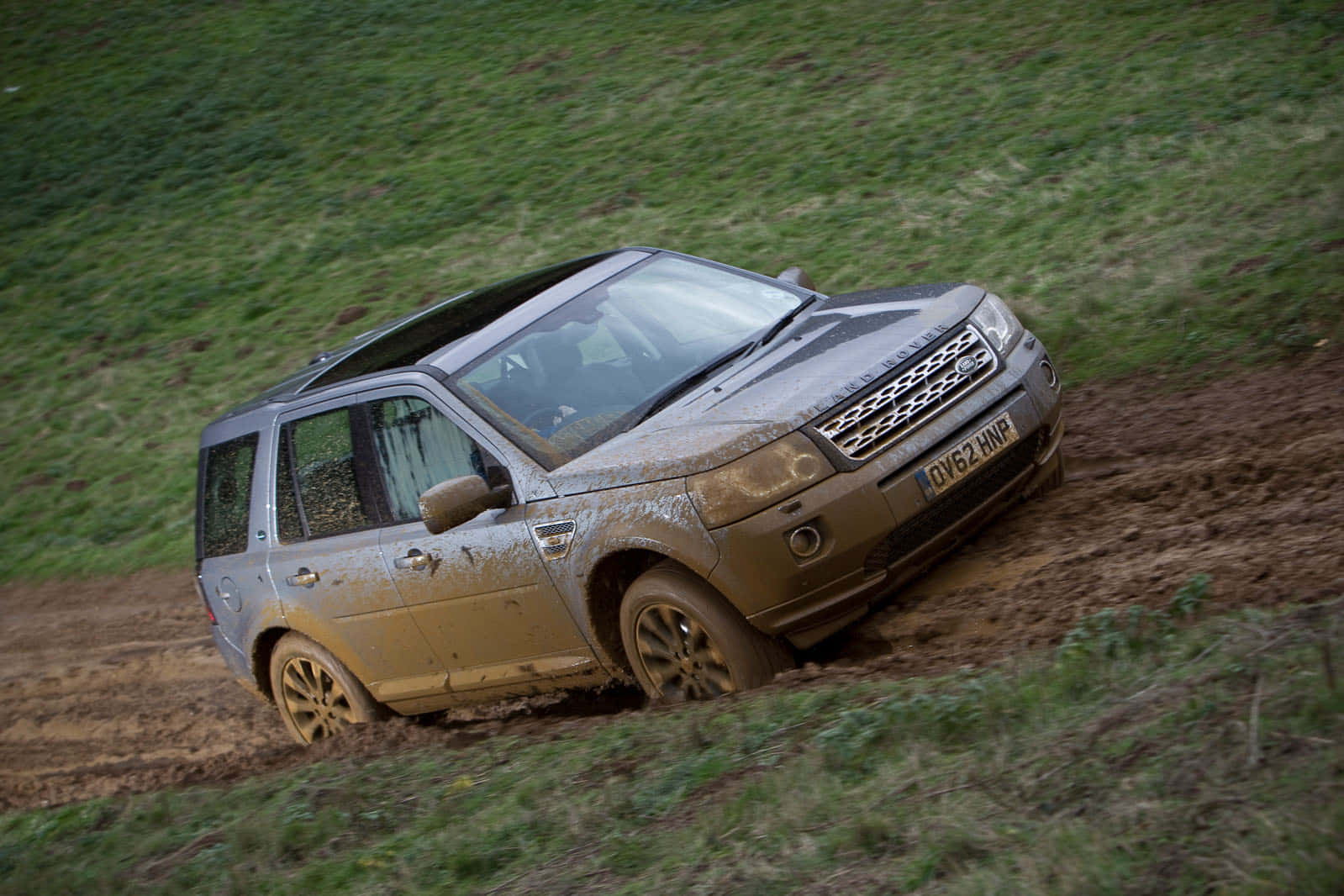 Land Rover Freelander Conquering Off-Road Terrain Wallpaper