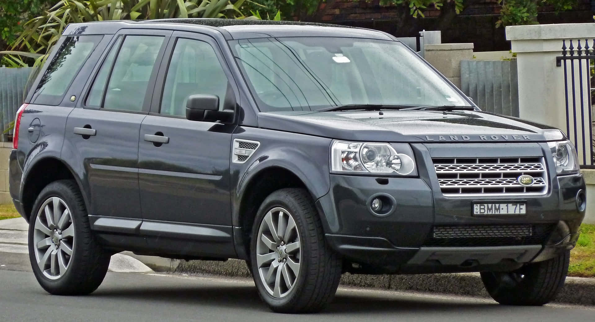 Land Rover Freelander in a stunning off-road setting Wallpaper