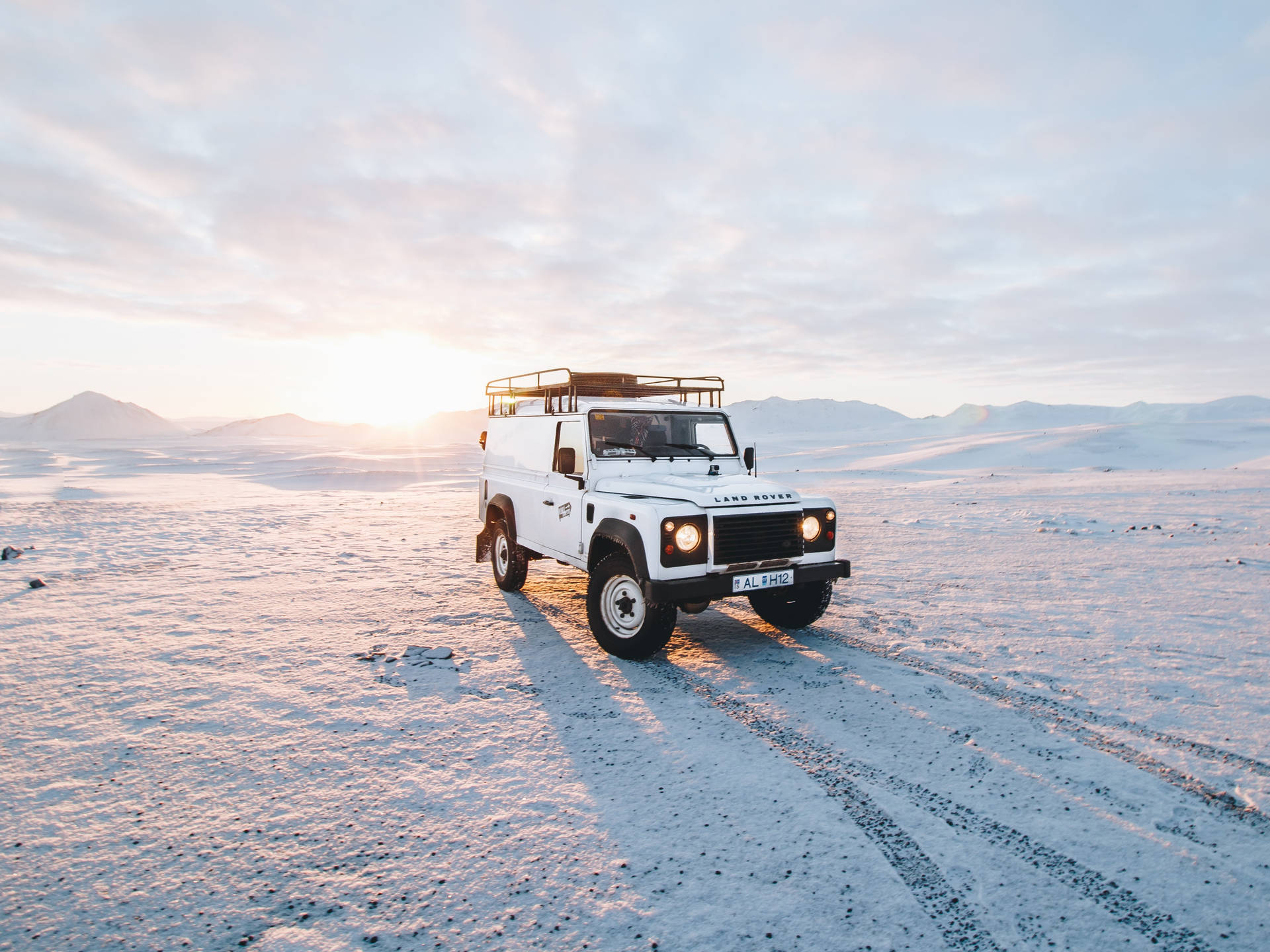 Land Rover In Snow wallpaper