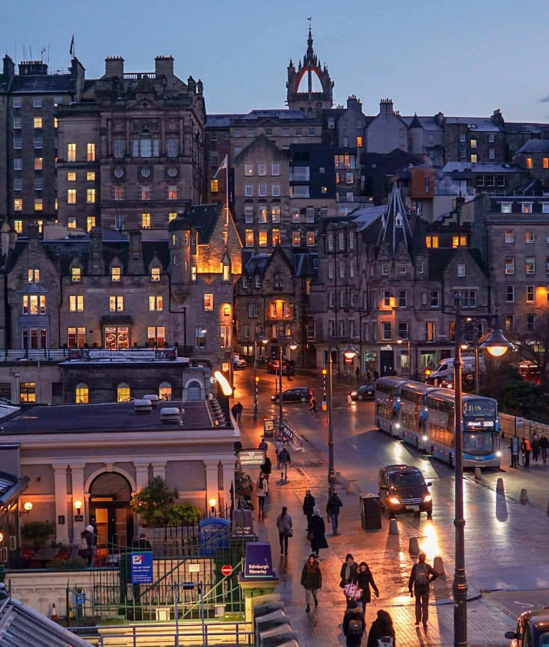 Landmark-filled Skyline Of Edinburgh At Dusk Wallpaper