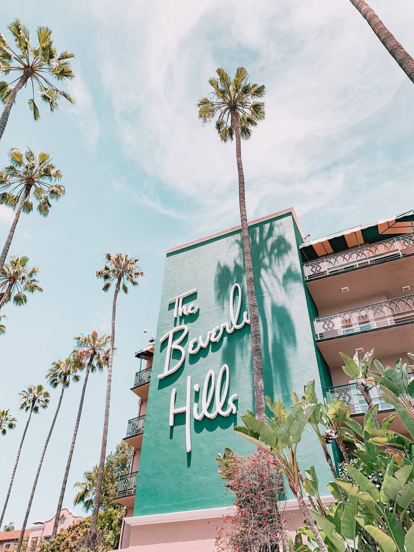 Landmark Of Beverly Hills Hotel Wallpaper
