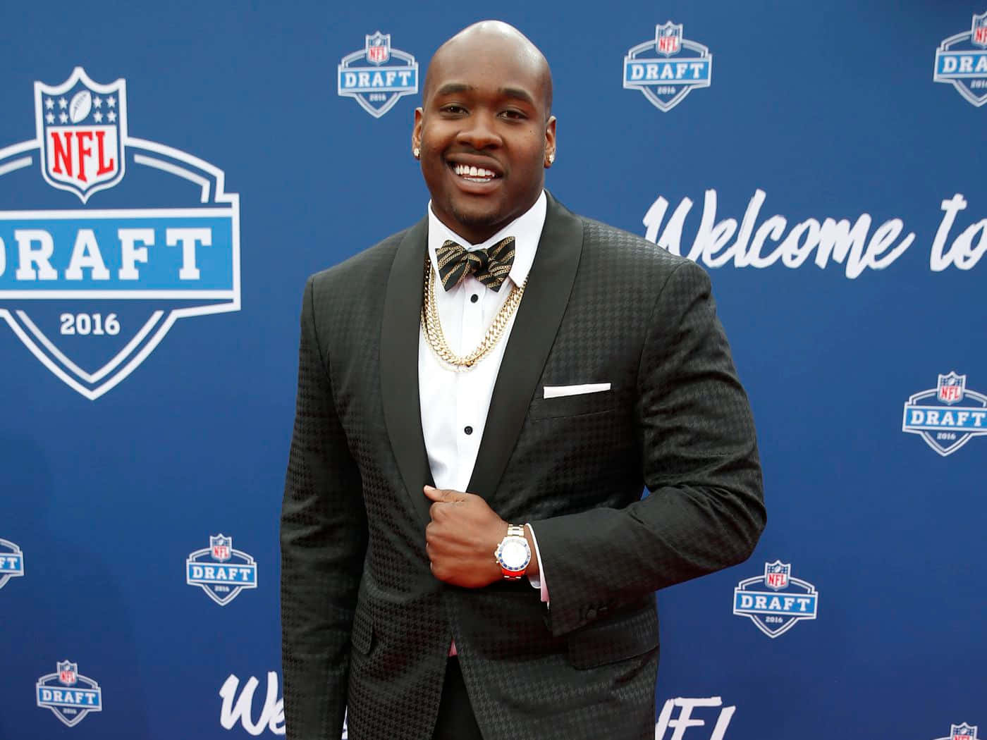 Laremy Tunsil In A Formal Black Suit Wallpaper