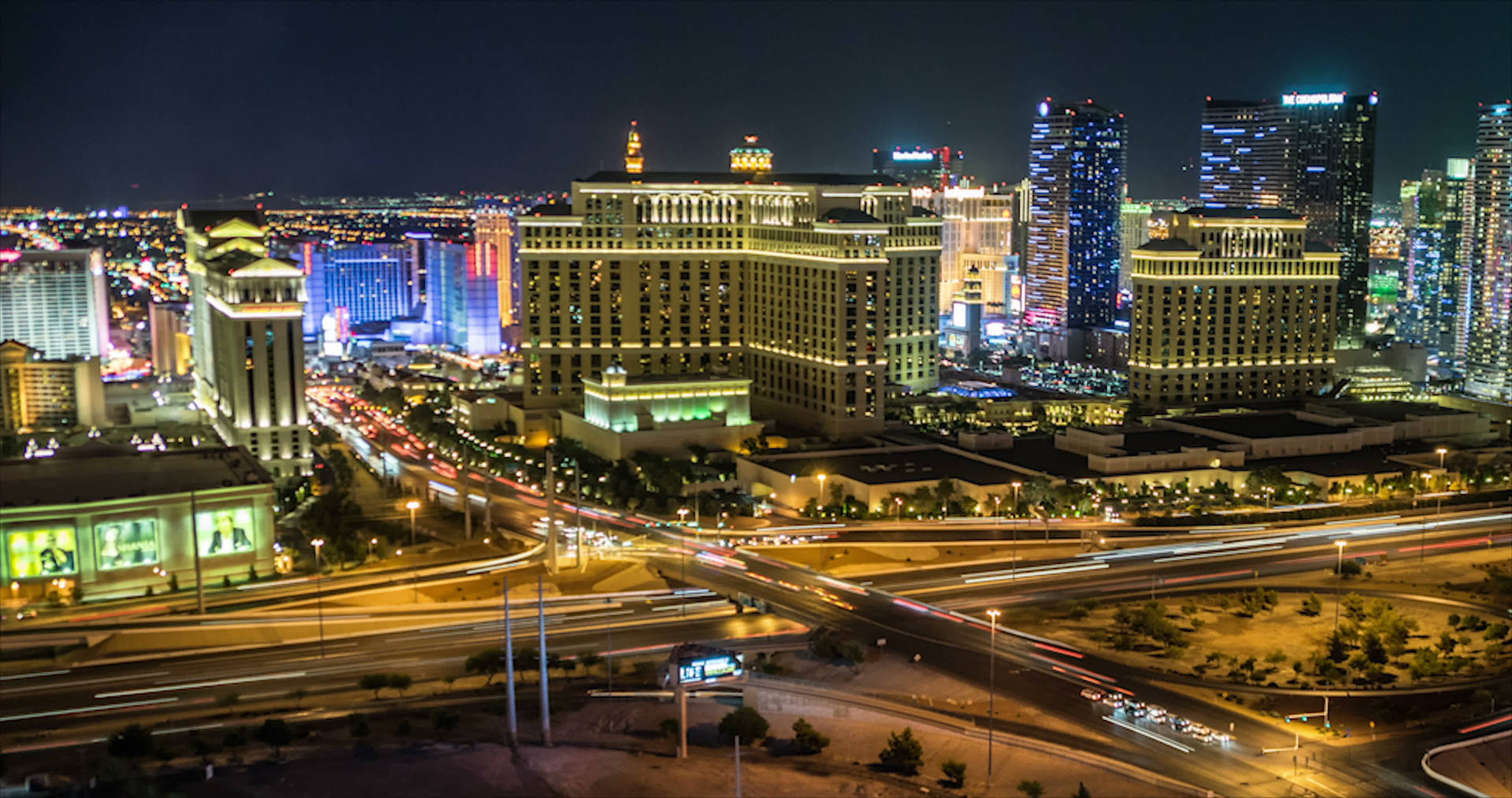 Disfrutade Las Deslumbrantes Luces De Las Vegas, Nevada Por La Noche. Fondo de pantalla