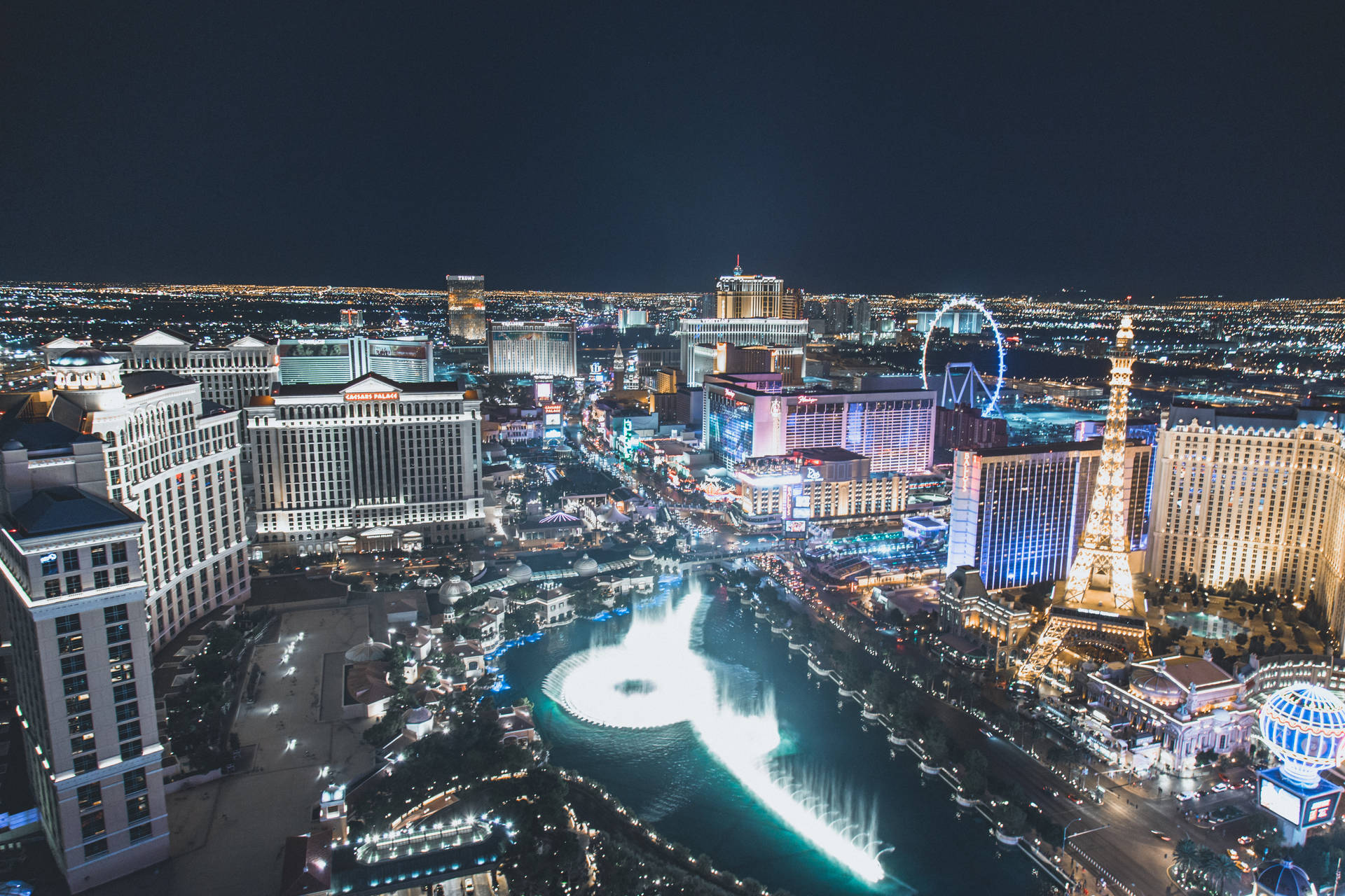 Erkundedas Nachtleben Von Las Vegas Wallpaper