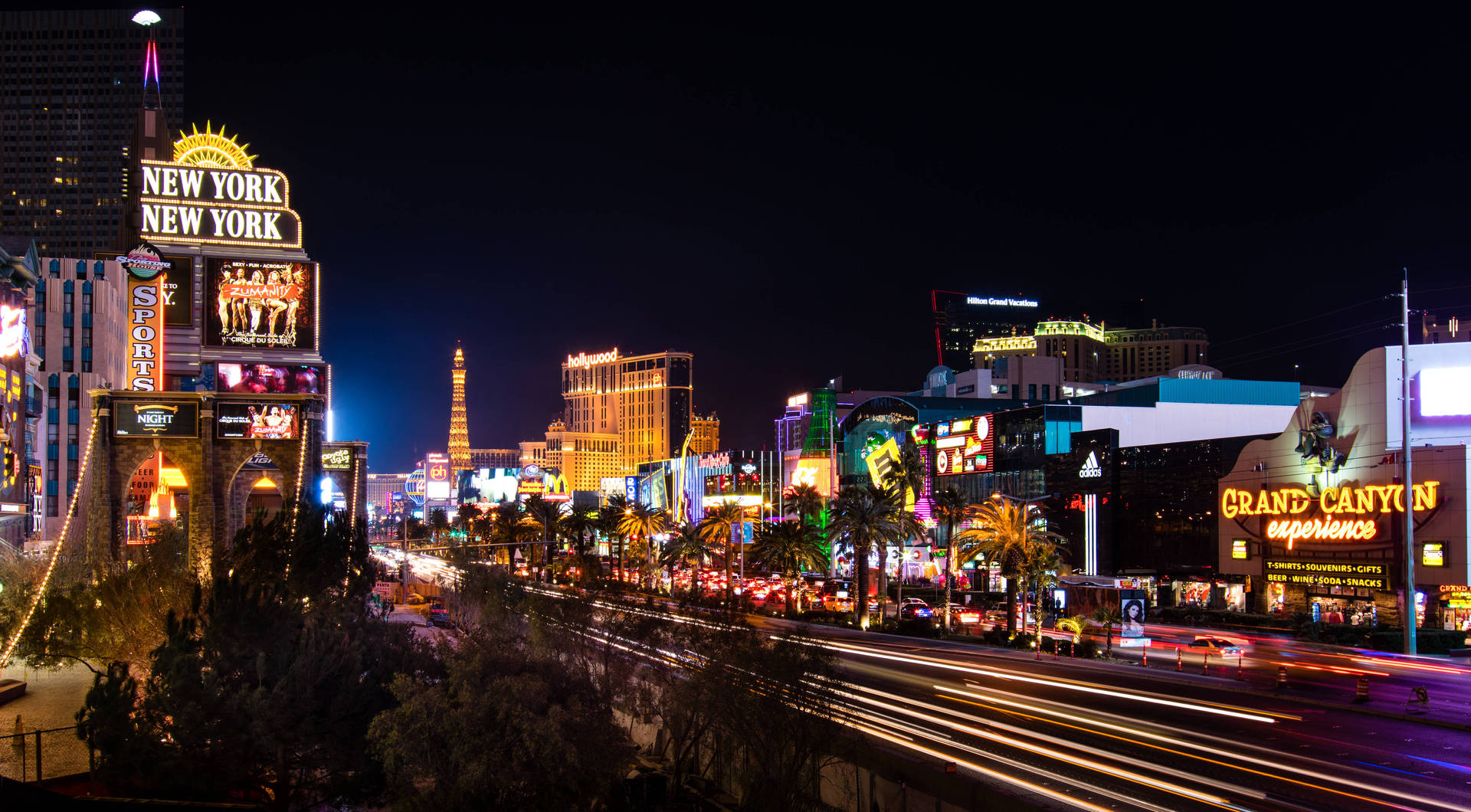 Einnächtlicher Blick Auf Den Las Vegas Strip Bringt Aufregung Und Staunen Mit Sich. Wallpaper