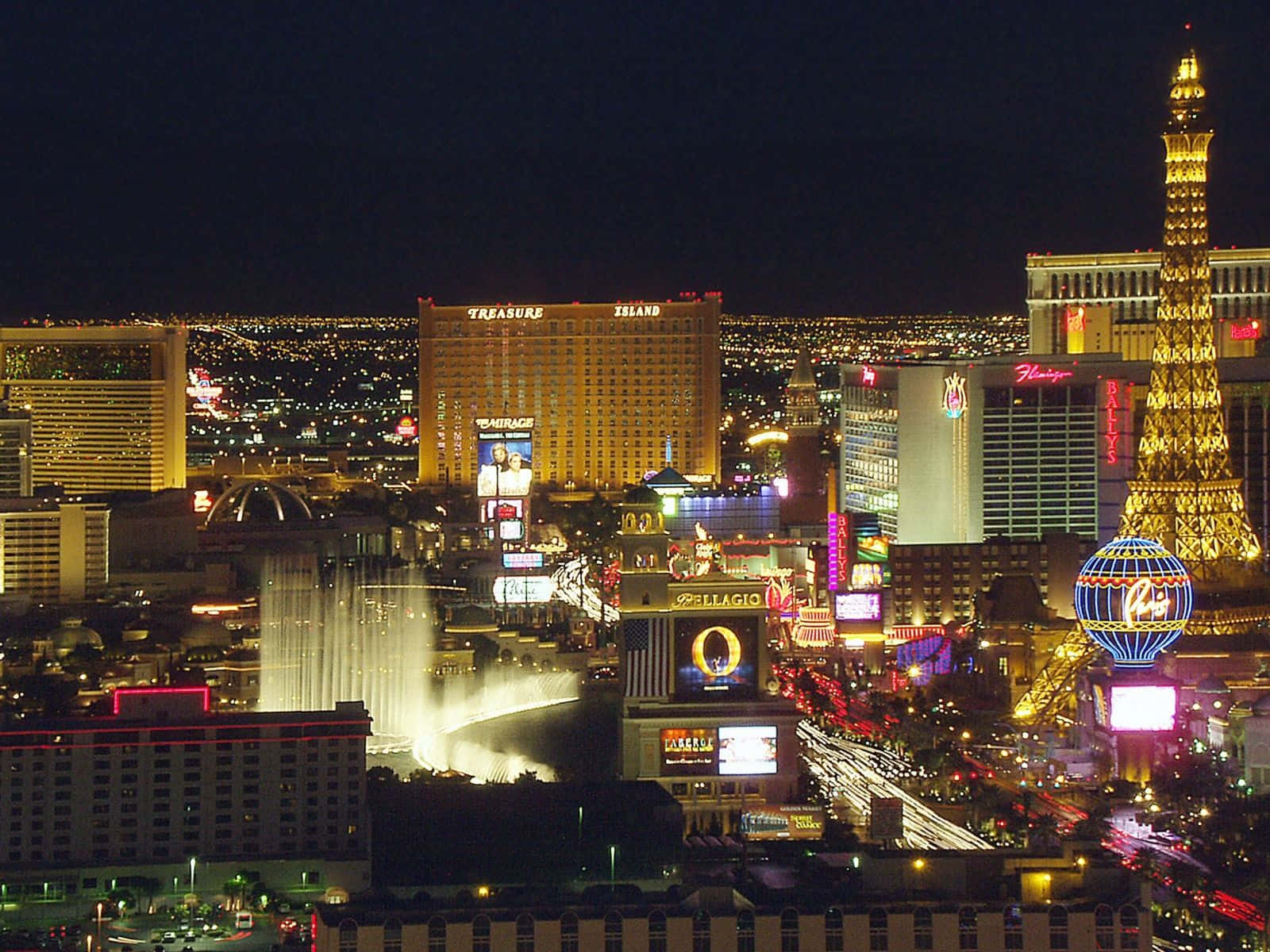 L'incantevoleskyline Di Las Vegas Di Notte Sfondo