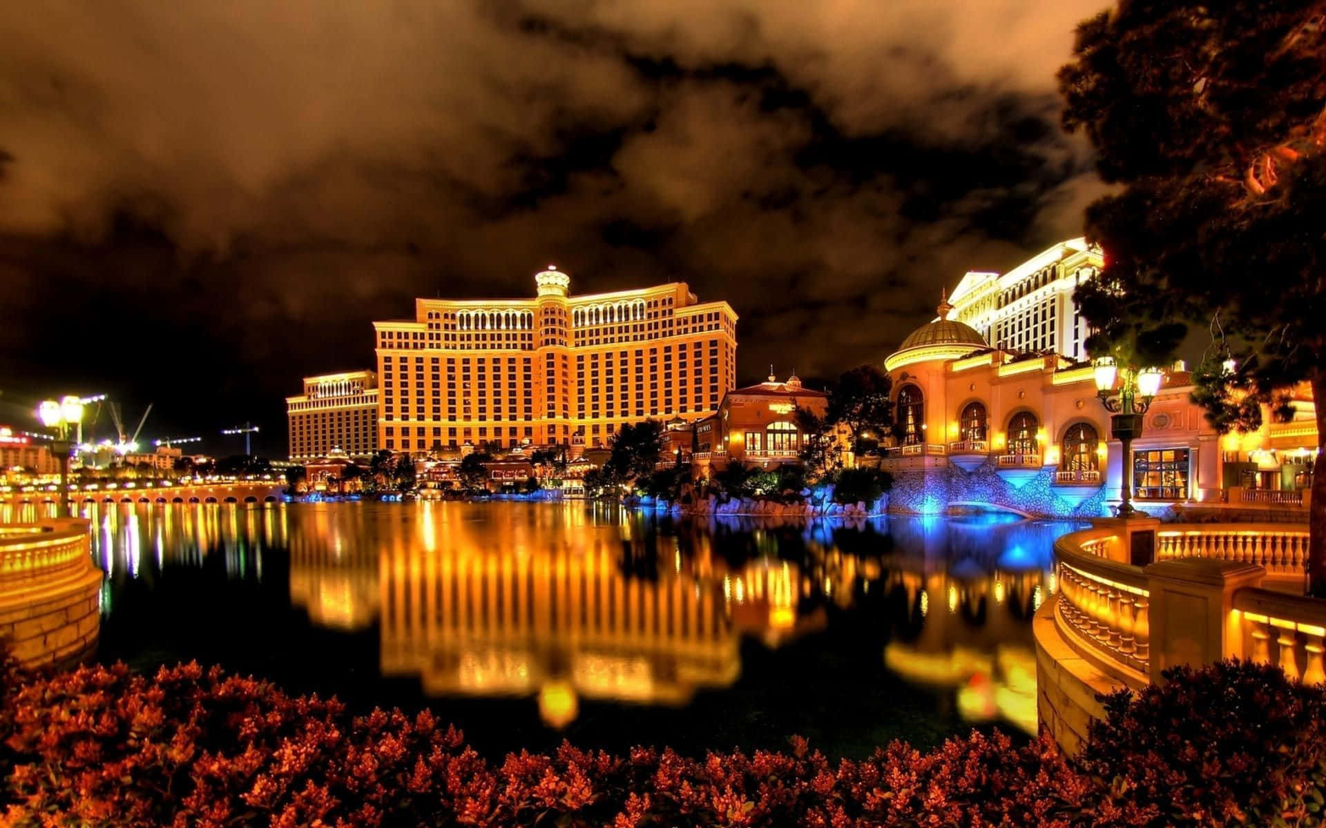 Den ikoniske Las Vegas skyline glimter i guld på denne stilfulde baggrund. Wallpaper