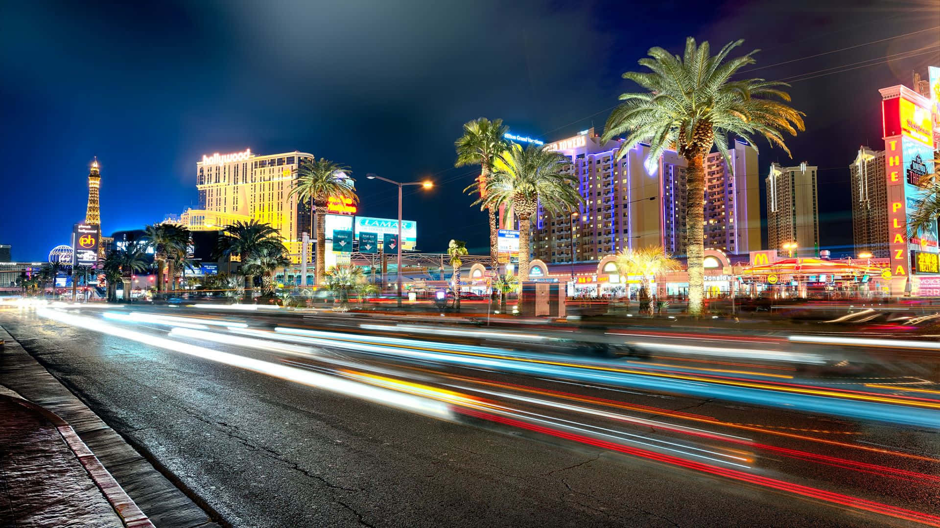 Spektakuläreskyline Von Las Vegas Bei Nacht Wallpaper