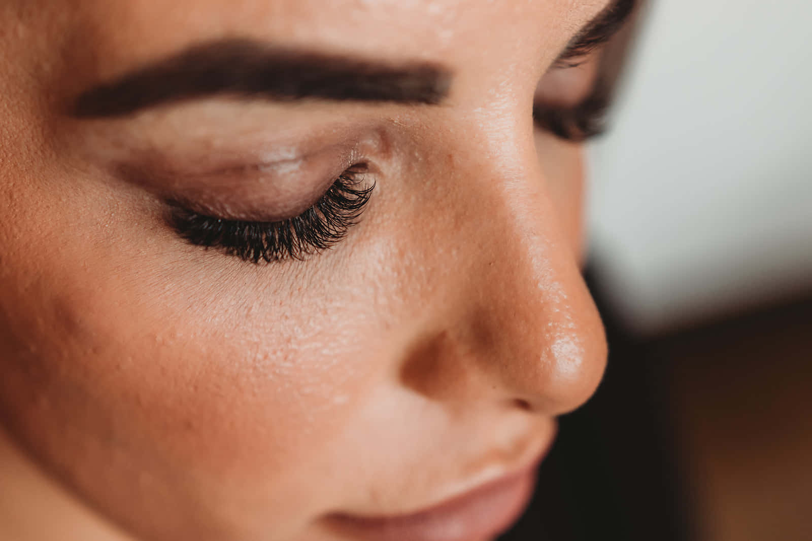 Have beautiful eyes with our stunning lash extensions.