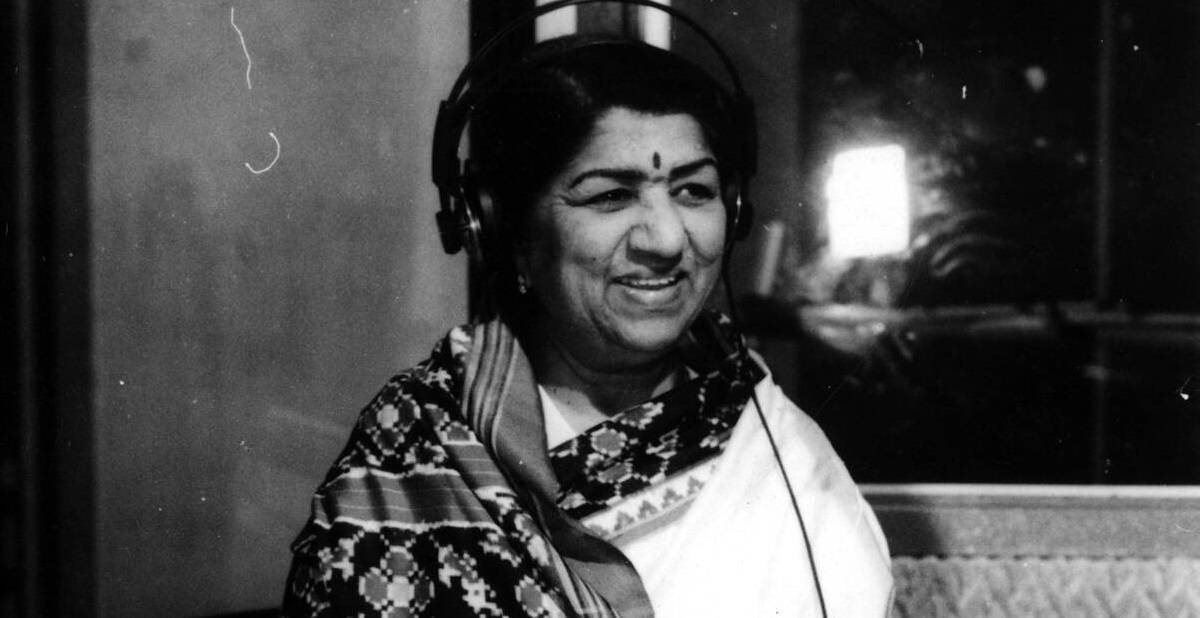Lata Mangeshkar In Recording Studio