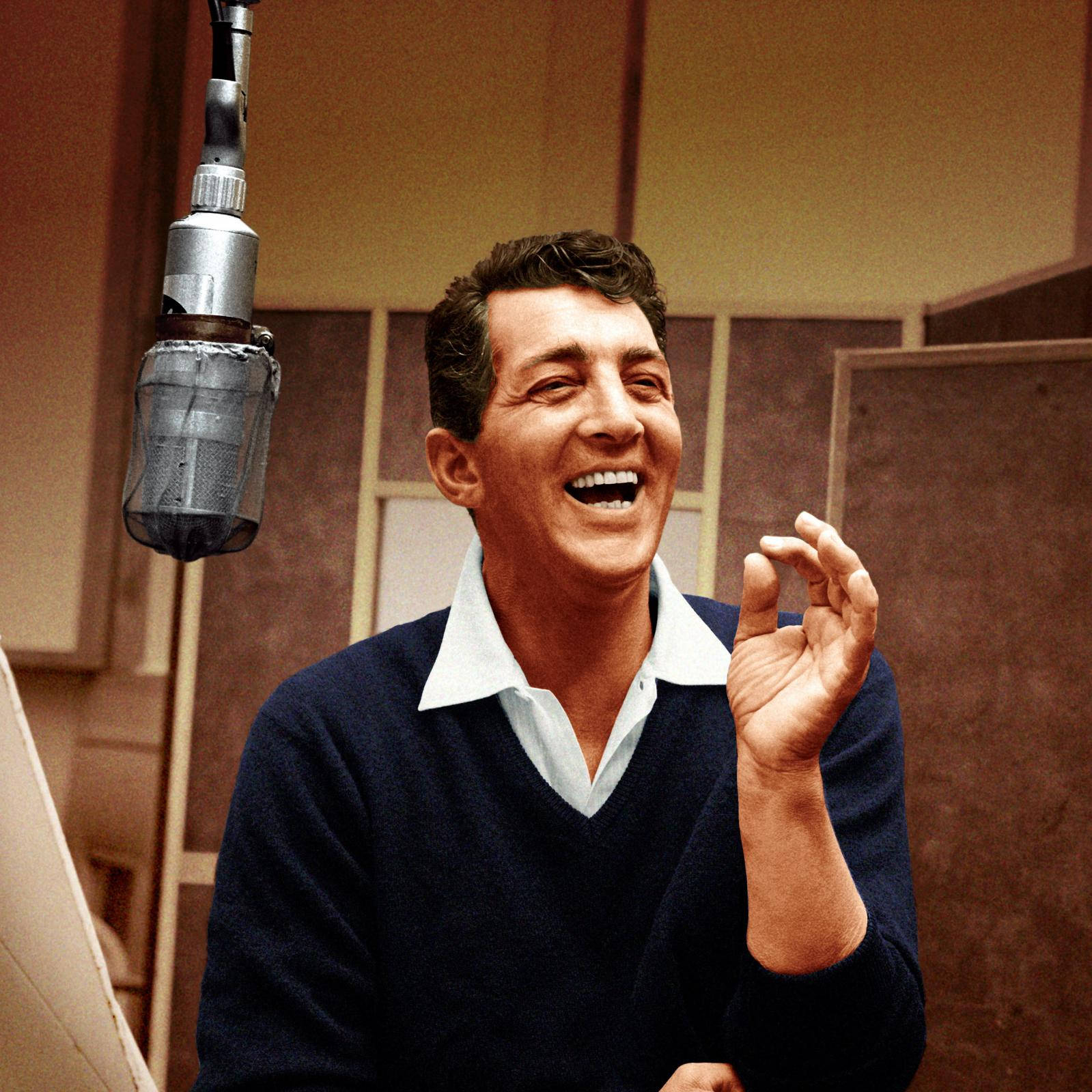 Laughing American Singer And King Of Cool Dean Martin Wallpaper