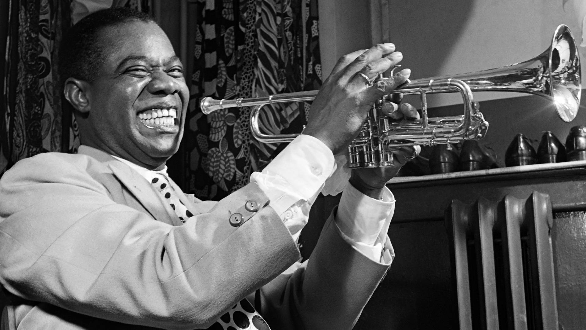 Laughing Trumpeter Louis Armstrong Wallpaper