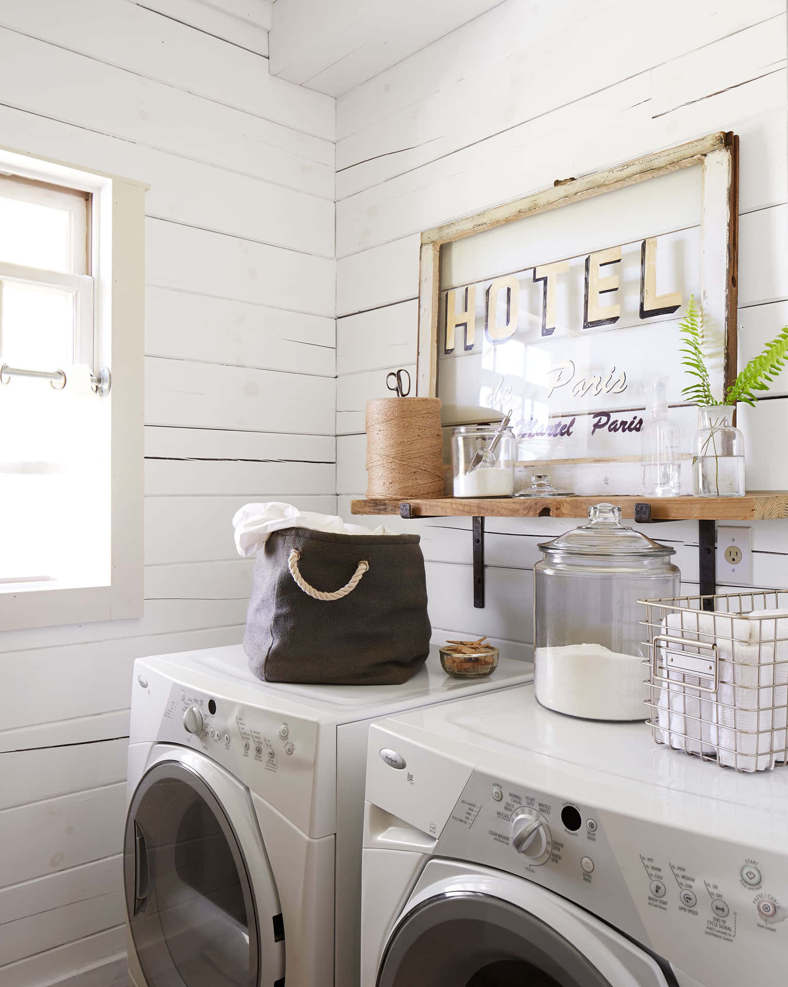 Brightly lit, lusciously clean - laundry should always look this inviting!