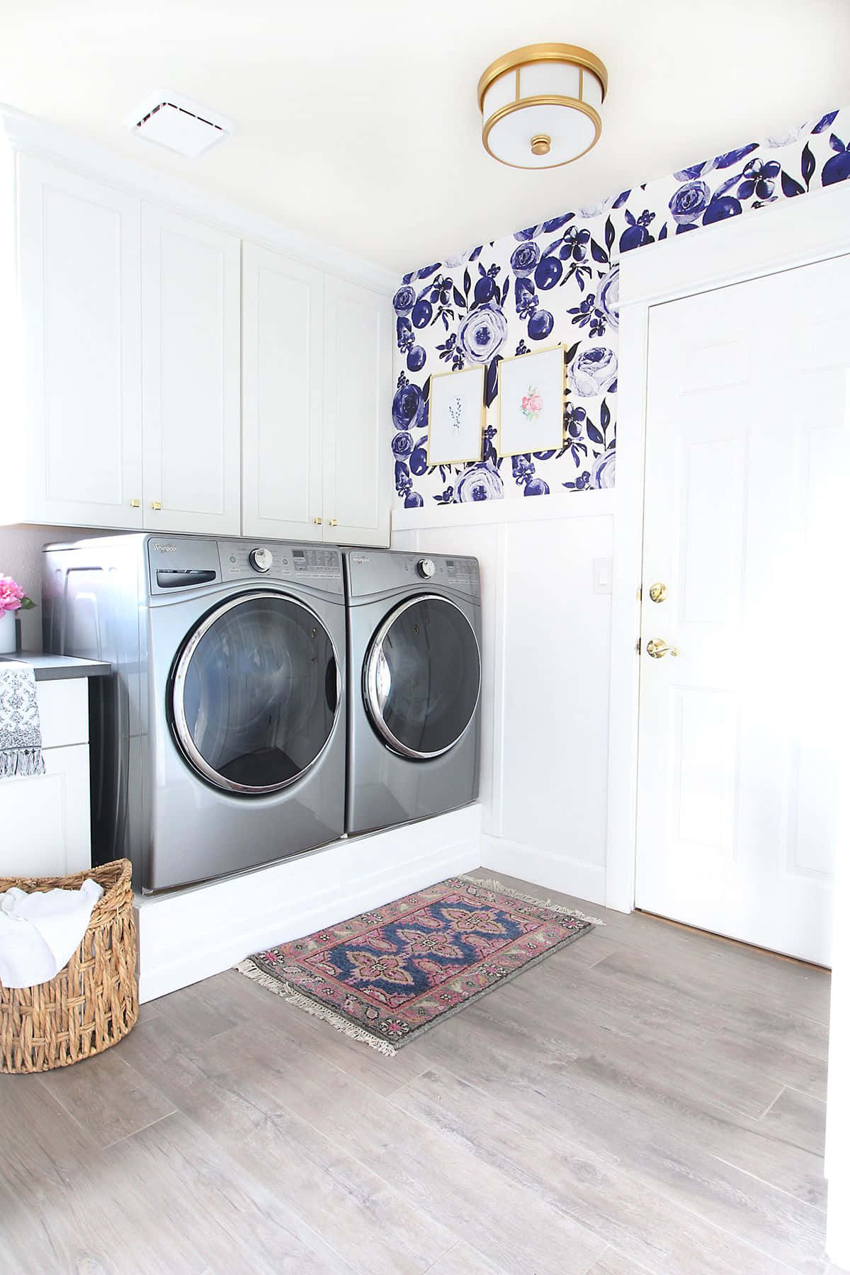 Modern and Refreshing Laundry Room Design