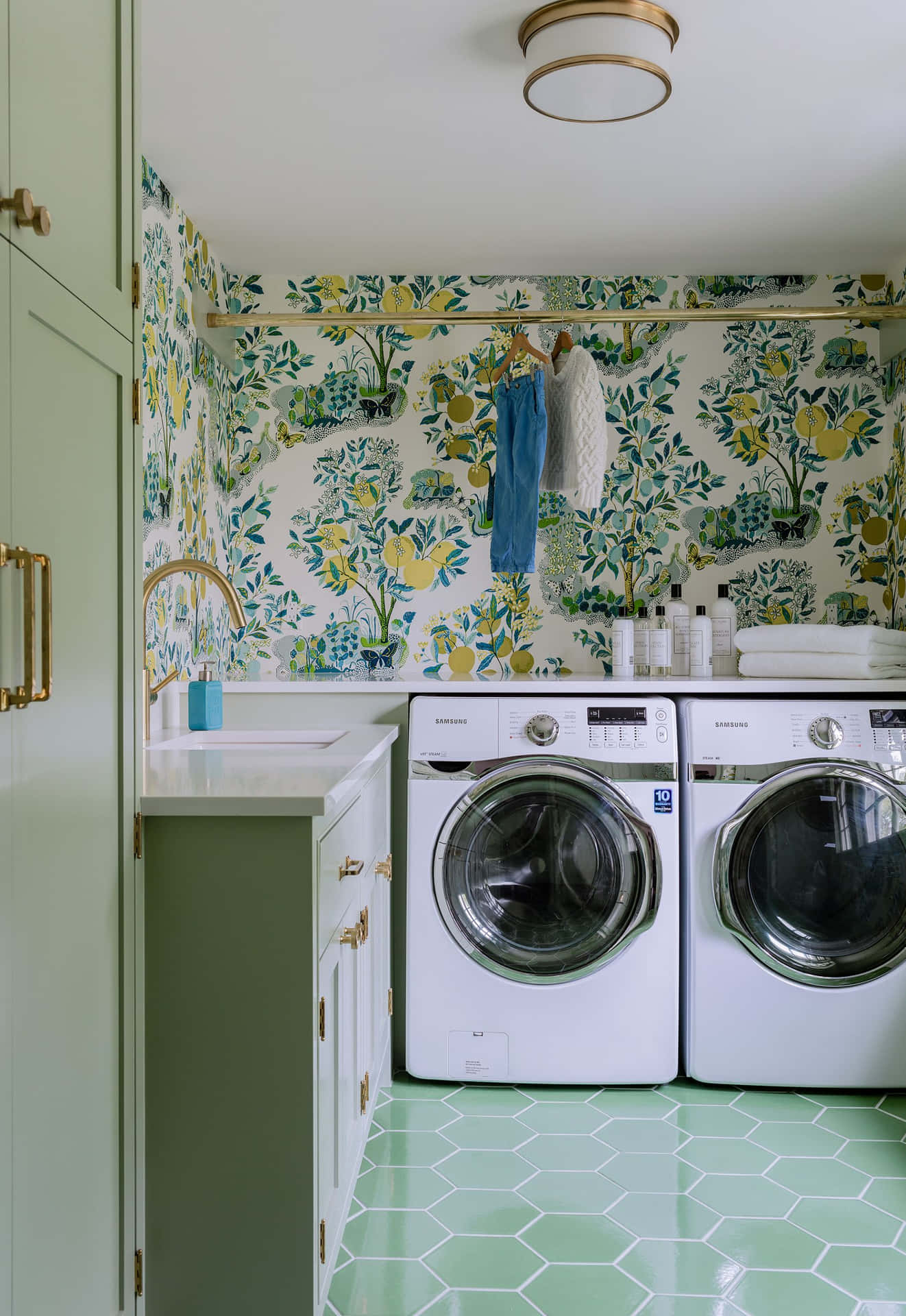Elegant Laundry Room Picture