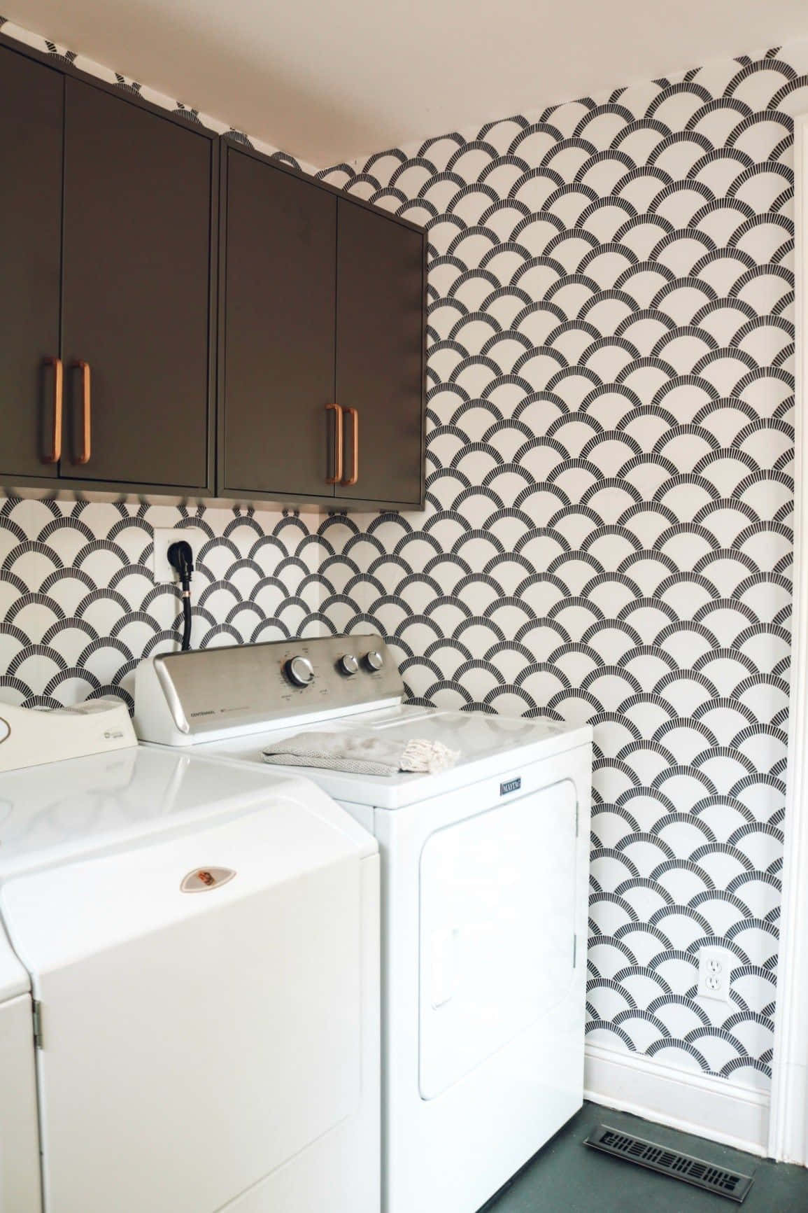 Patterned Laundry Room Picture