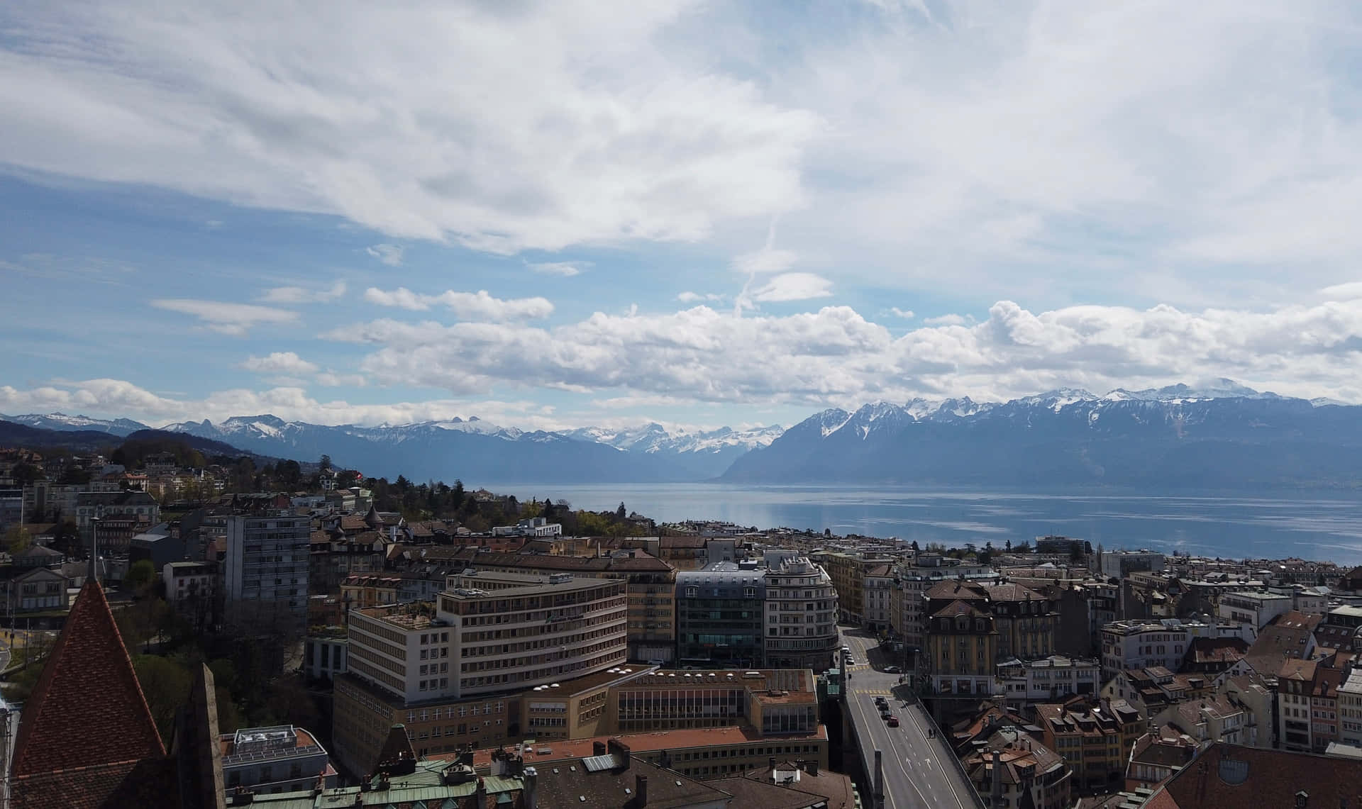 Lausanne Ville Avec Le Lac Léman Et Les Alpes Fond d'écran