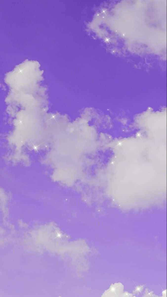 Fondode Pantalla Estético De Nubes Centelleantes En Tonos Pastel Lavanda Morado.