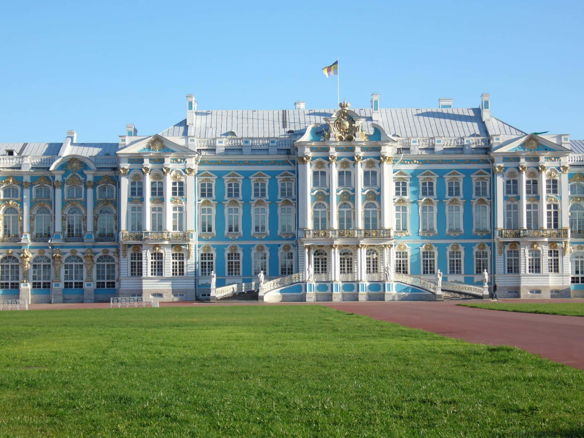 Lawn Of Catherine Palace Wallpaper