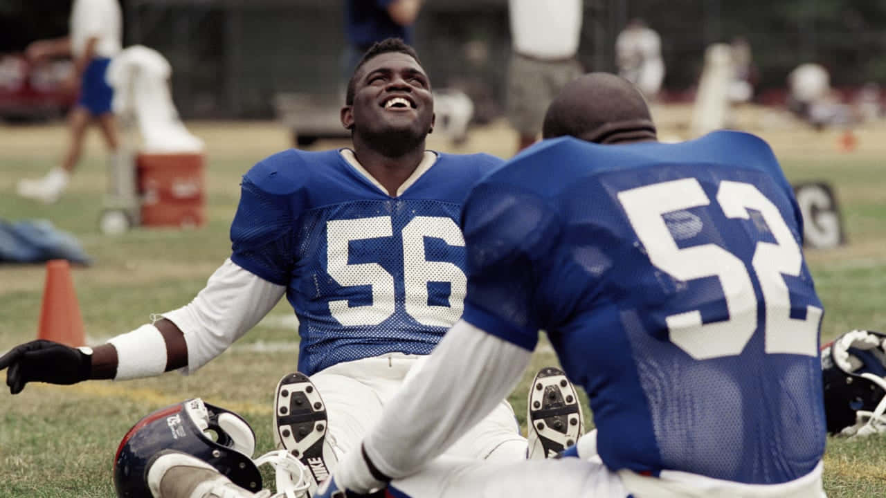 Lawrence Taylor Football Player Victory Wallpaper