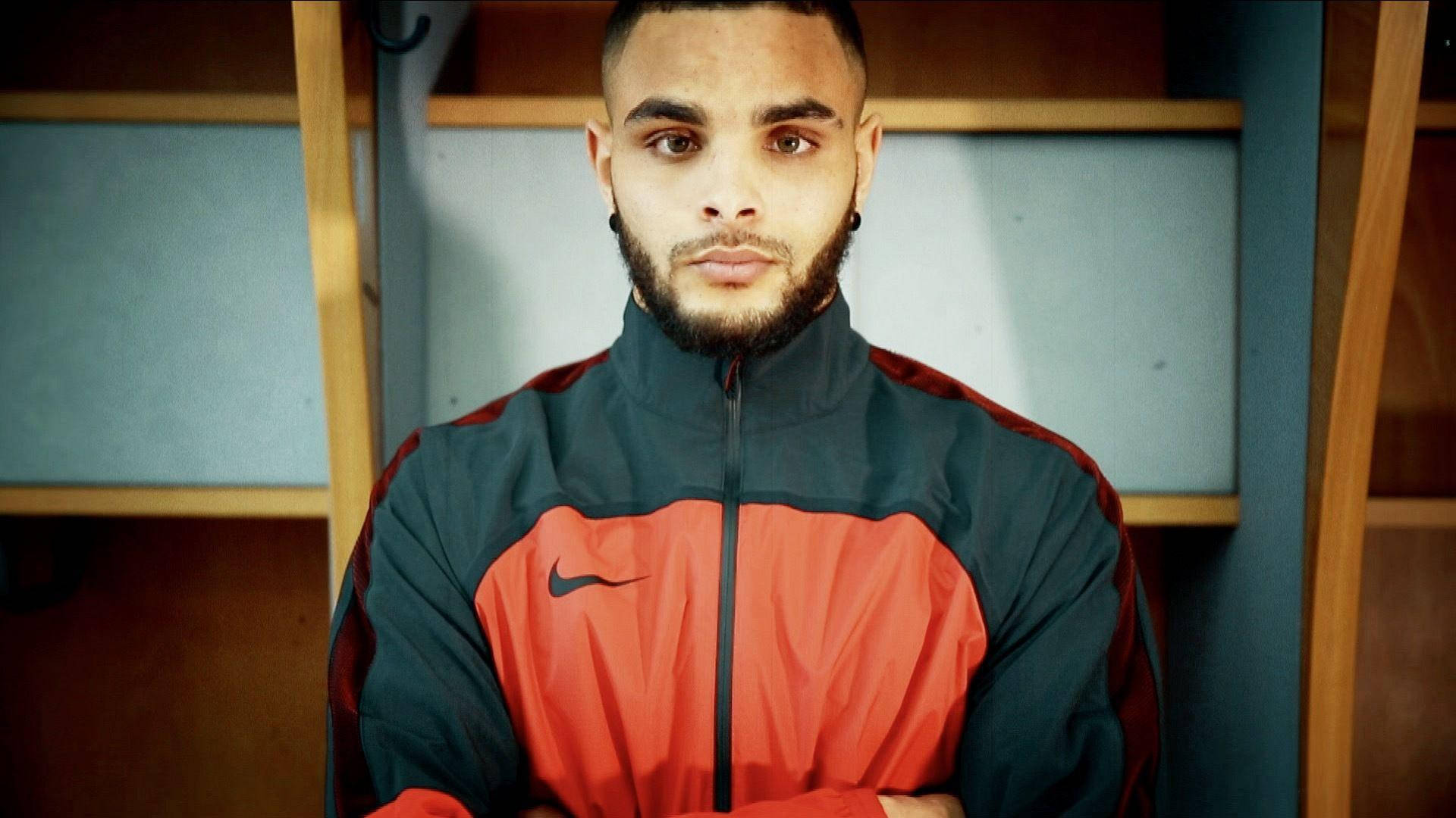 Layvinkurzawa Vignette Nike Is Already In Spanish. It Refers To A Specific Image Or Graphic Of Layvin Kurzawa, A Football Player, Wearing Nike Branded Clothing Or Gear. 