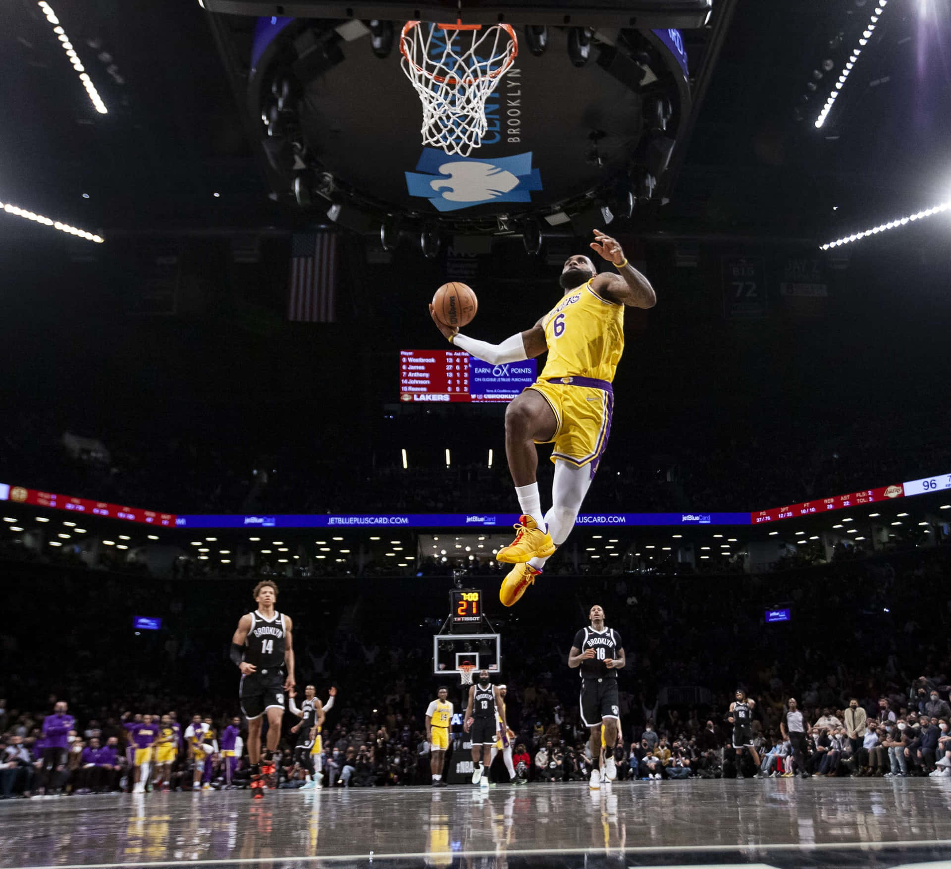 Le Bron James Airborne Dunk Wallpaper