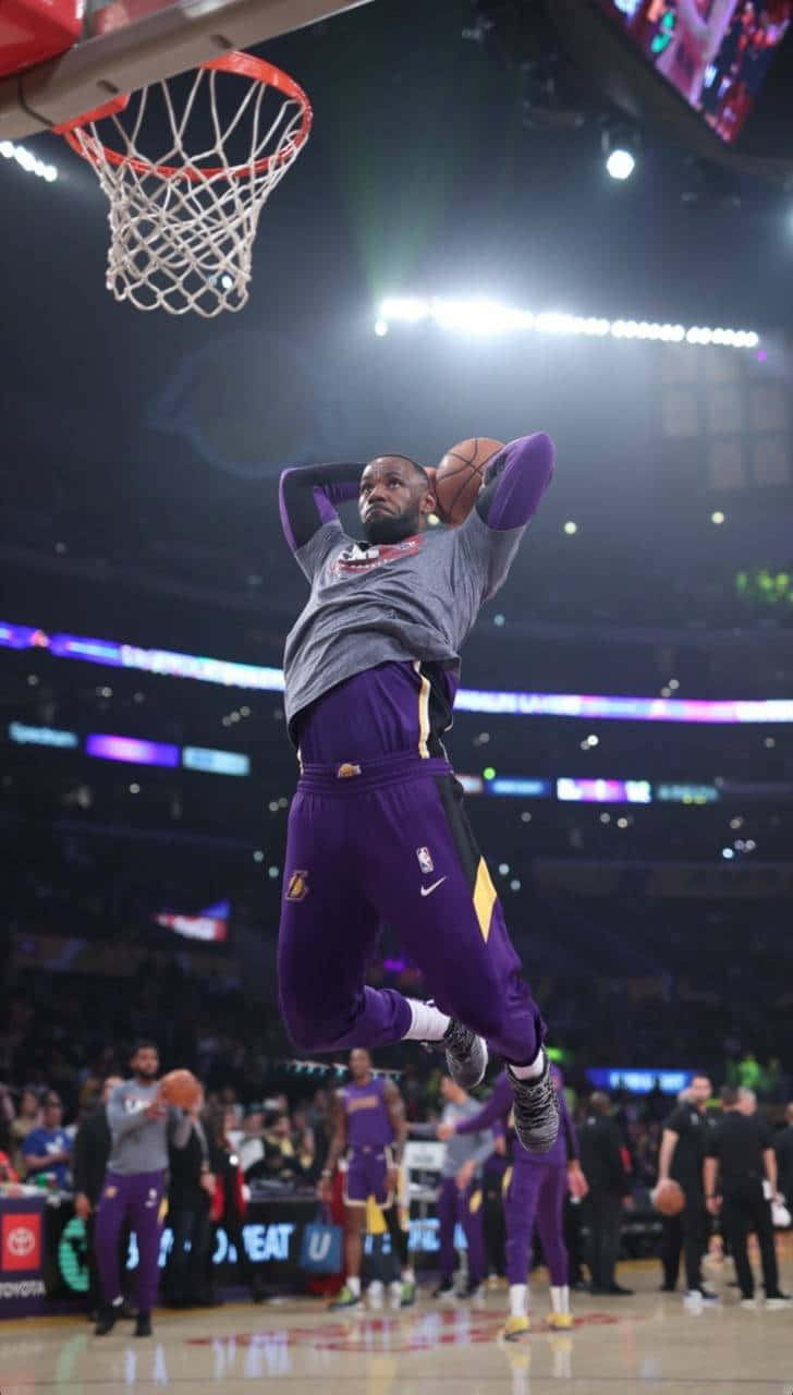 Le Bron James Mid Air Dunk Wallpaper