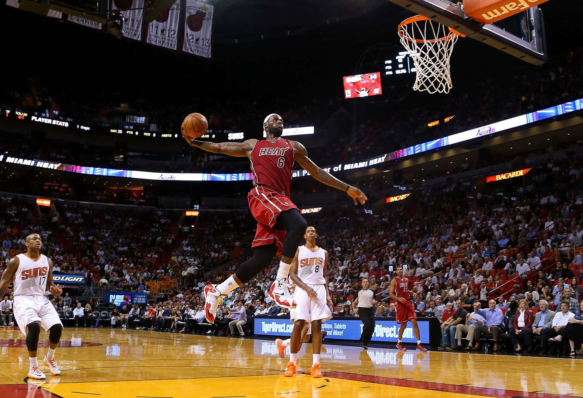 Lebron James Spectaculaire Dunk Achtergrond