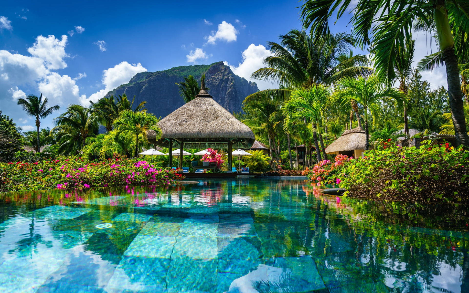 A Breathtaking View of Le Morne Brabant, Mauritius Wallpaper