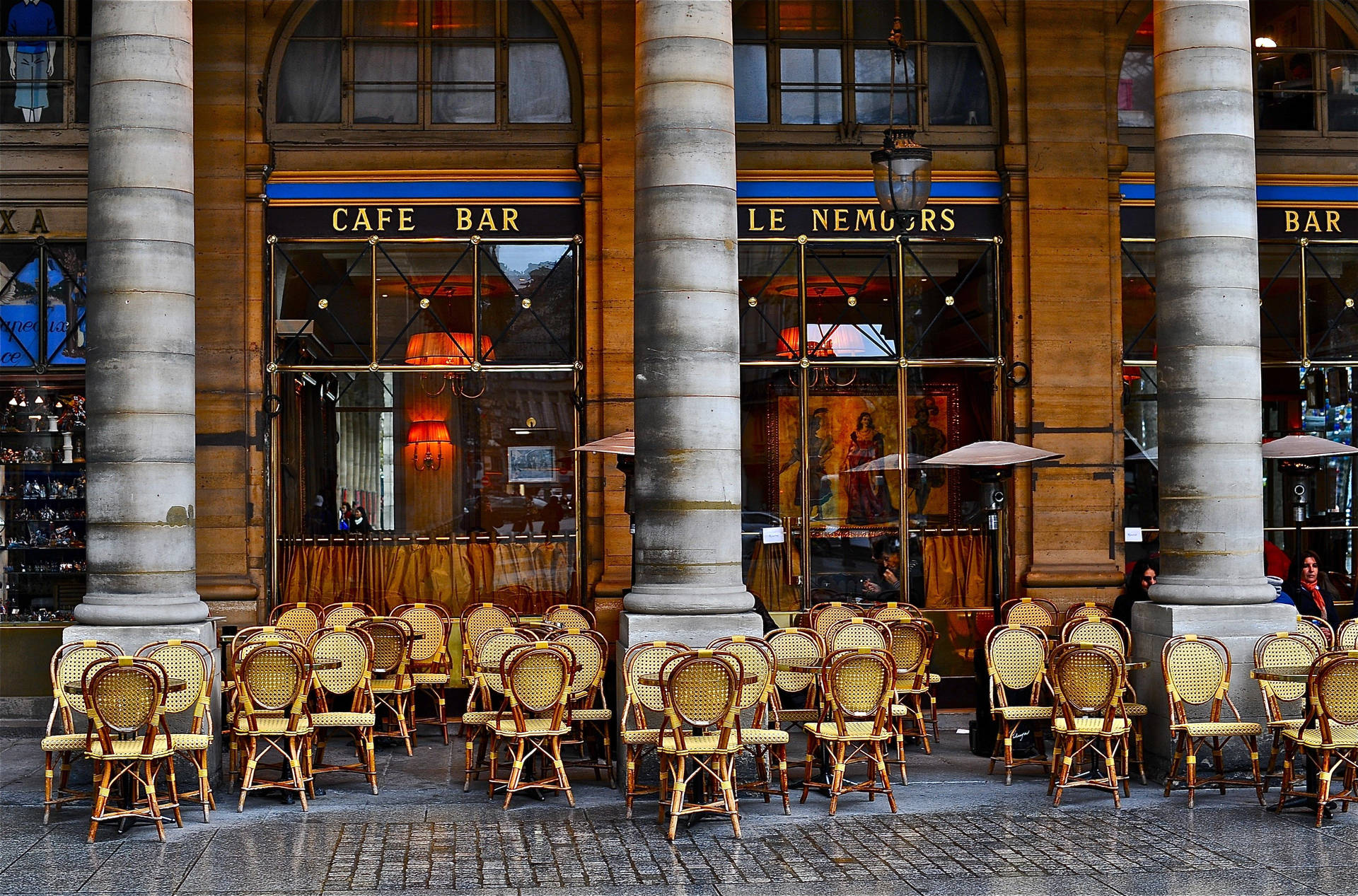 Le Nemours Cafe Bar In Paris Wallpaper