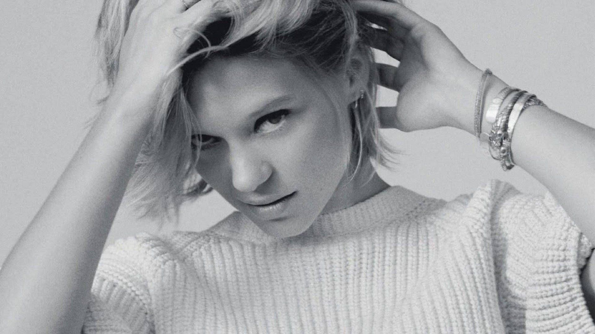 Download Lea Seydoux With Short Hair Wallpaper