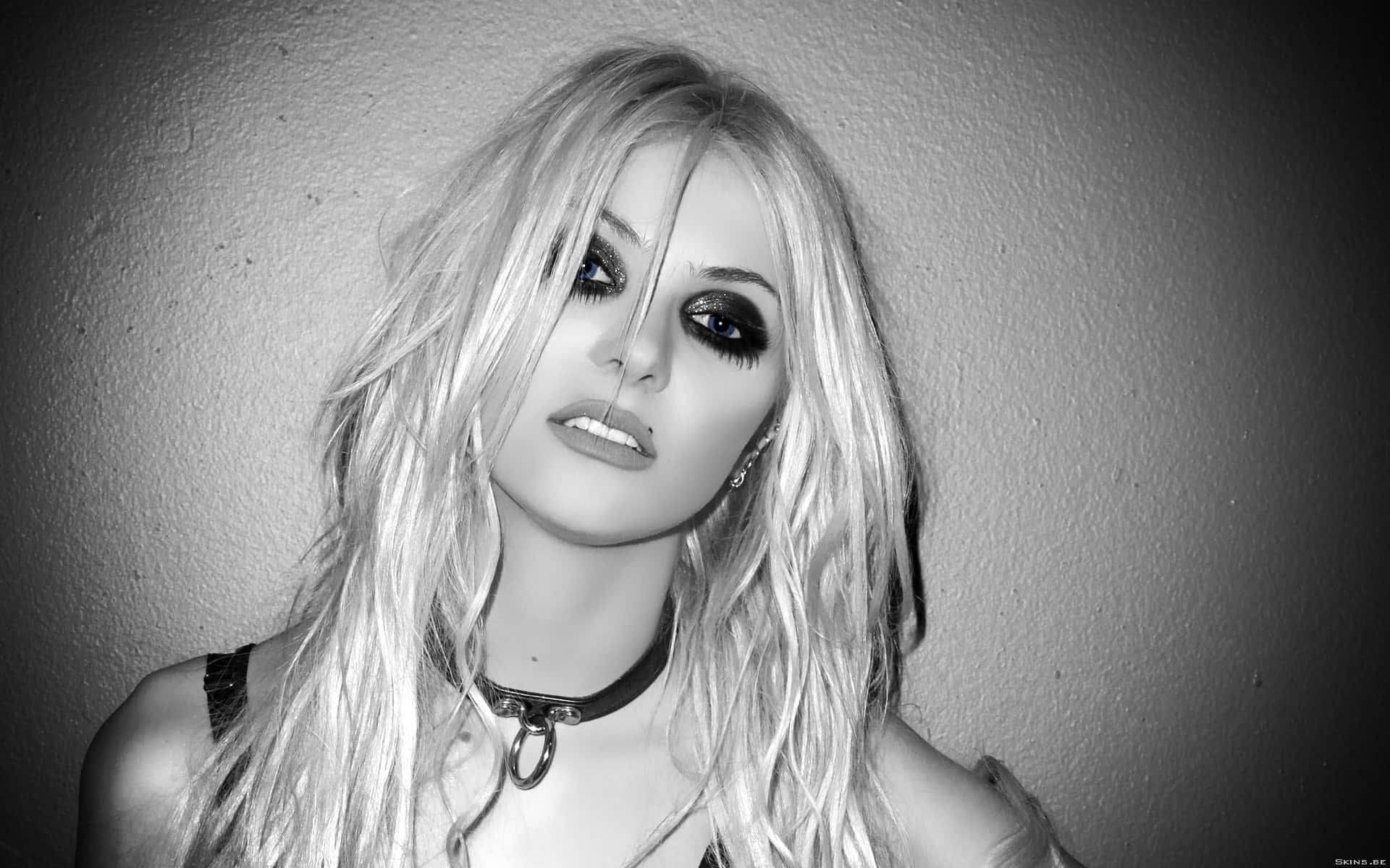 Lead Singer Of The Pretty Reckless Wallpaper