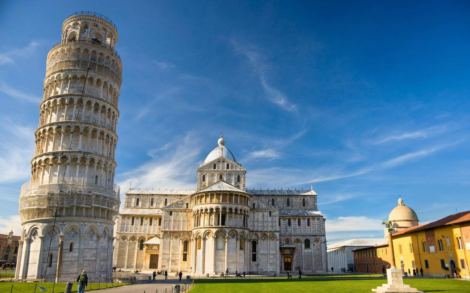 Leaning Tower Of Pisa Distant Front View Wallpaper