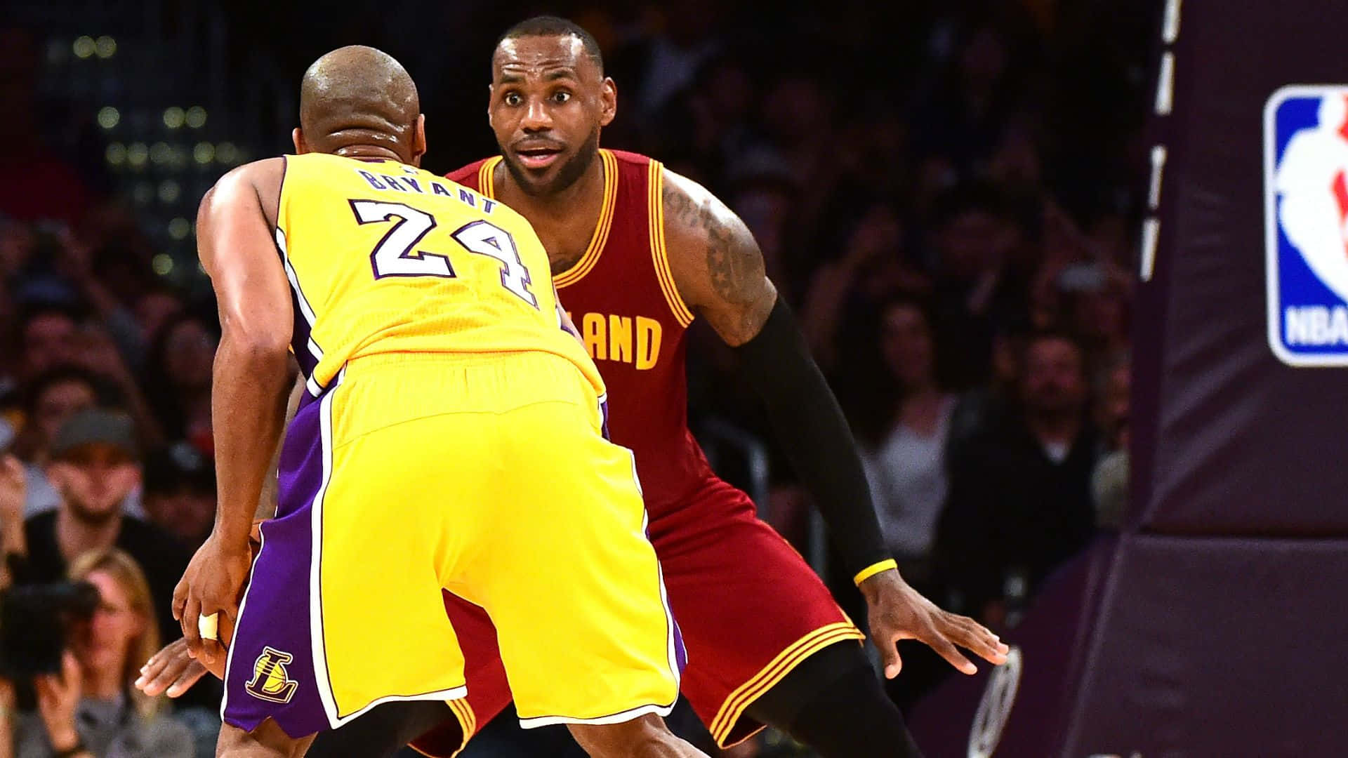 Lebronund Kobe Im Spiel Der Cavaliers Gegen Die Lakers Wallpaper