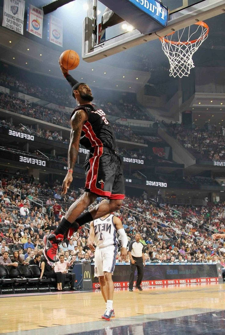 LeBron's dunk pays tribute to Kobe, Lebron Dunking HD wallpaper | Pxfuel