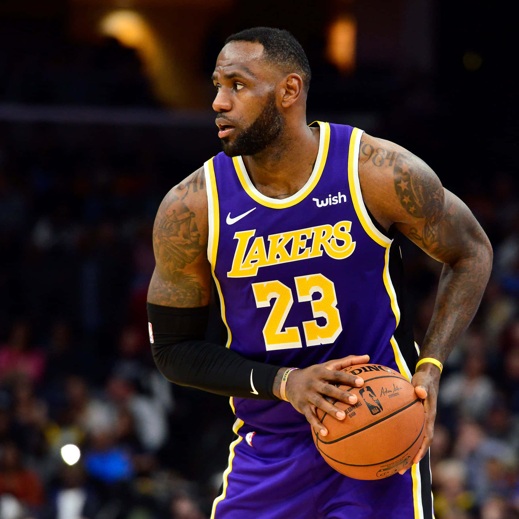 Lebronjames Gör Ett Jump Shot För Los Angeles Lakers