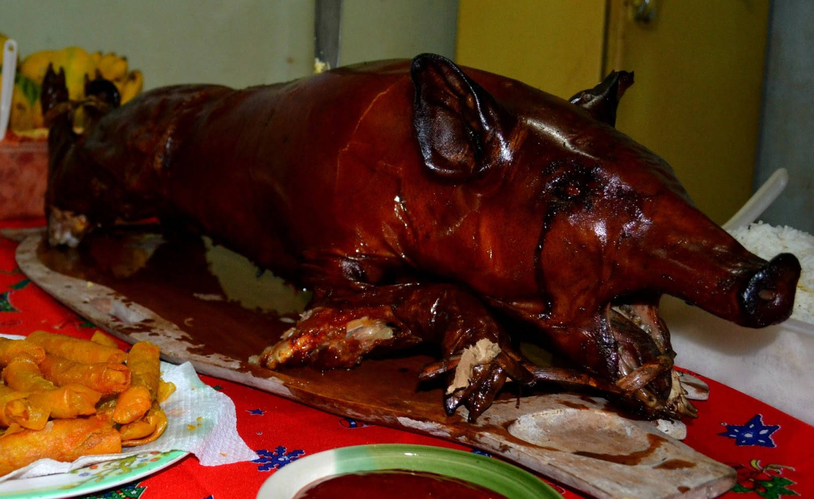 Lechon On The Table Wallpaper
