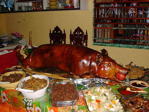 A lavish feast featuring sumptuous and crispy Lechon to savor the Filipino cuisine. Wallpaper