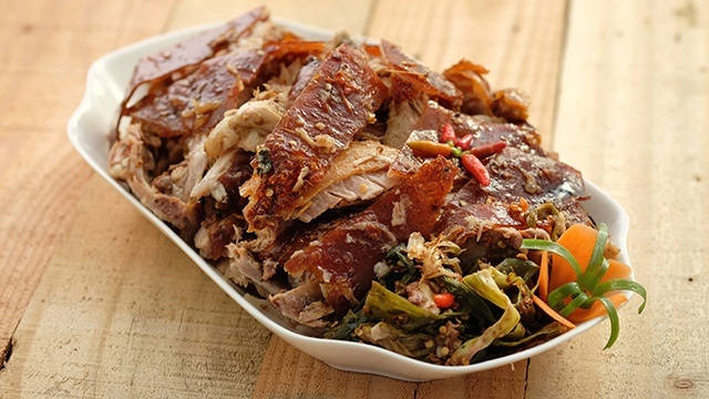 Lechónpaksiw Is A Filipino Dish Made From Leftover Roasted Pig. The Meat Is Stewed In A Mixture Of Vinegar, Soy Sauce, Garlic, Onions, And Spices To Create A Flavorful And Tangy Sauce. It Is Usually Served With Steamed Rice And Enjoyed As A Main Course. Lechón Paksiw Is A Delicious Way To Repurpose Leftover Lechón And Is A Popular Dish During Festive Occasions And Gatherings In The Philippines. Fondo de pantalla