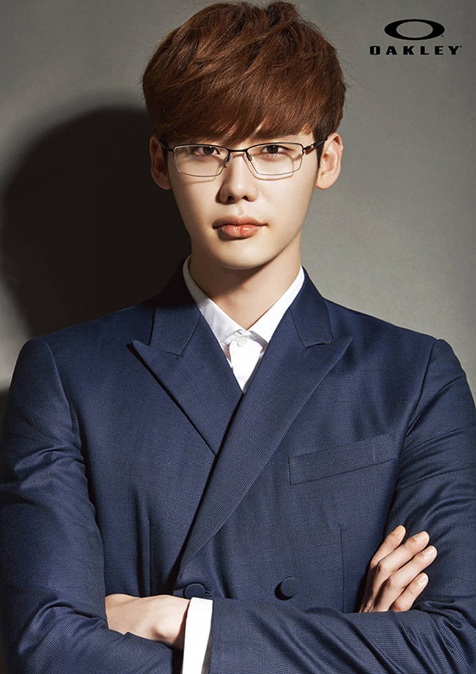 Lee Jong-Suk Sporting Stylish Oakley Eyewear Wallpaper