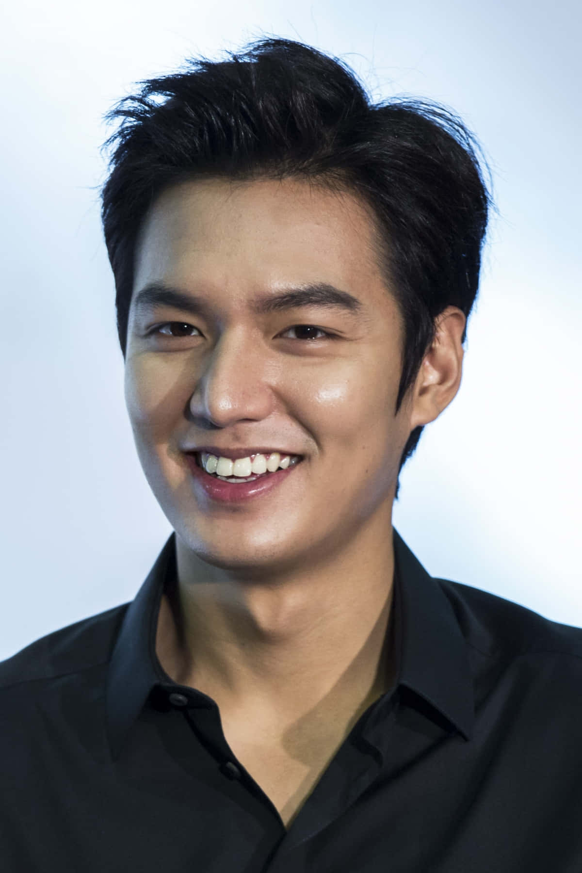 Captivating Glimpse - South Korean Superstar Lee Min Ho