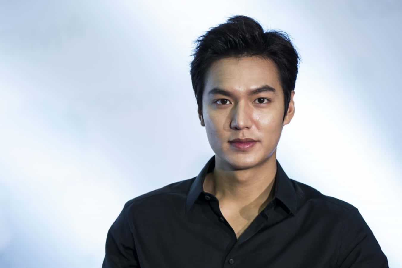 Lee Min Ho strikes a cool and confident pose"