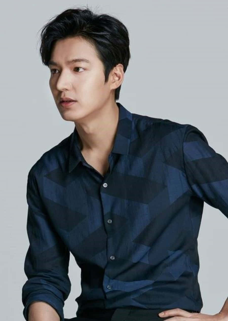 Elactor Coreano Lee Min Ho Luciendo Elegante En Un Traje Entallado