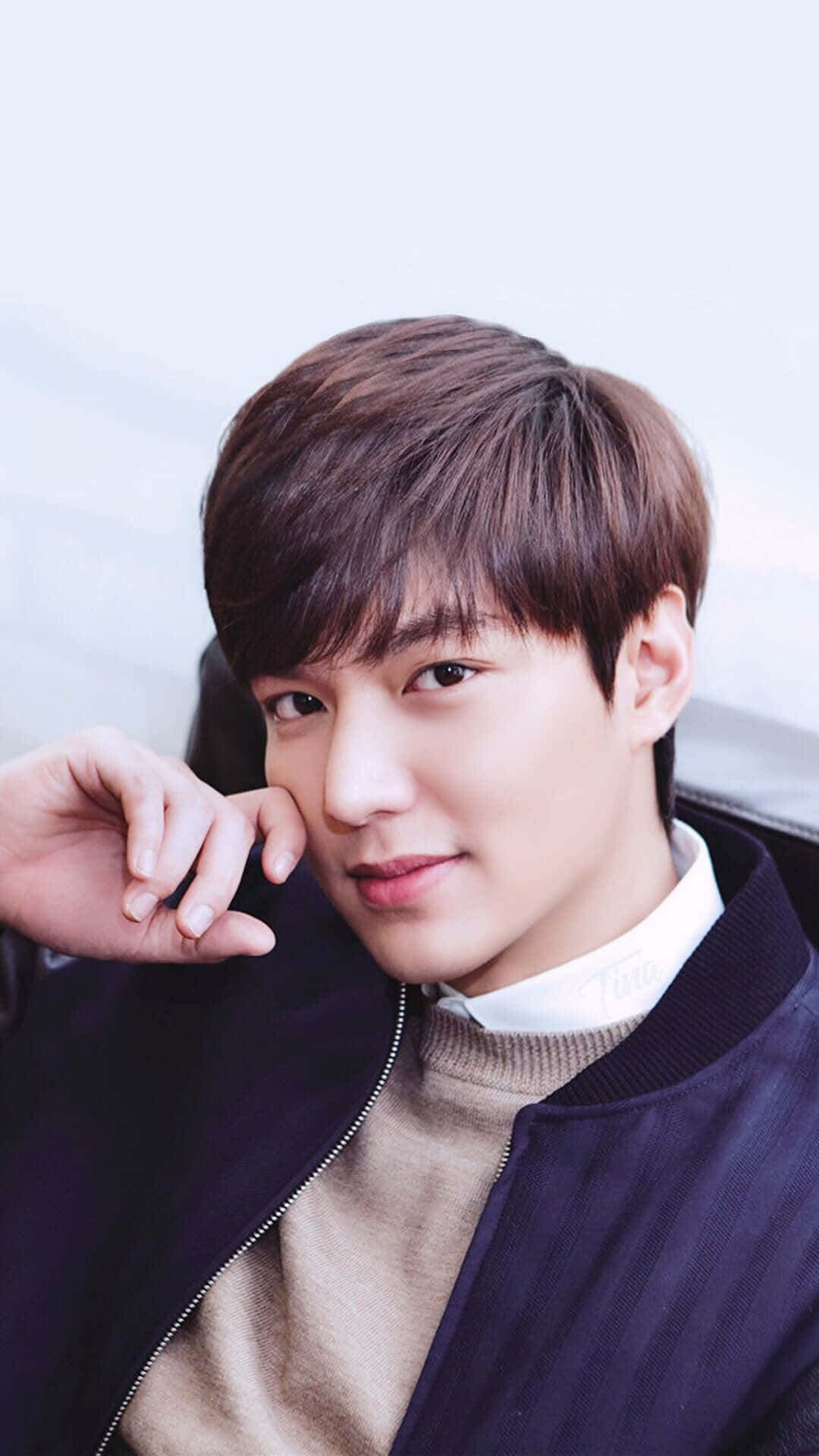 South Korean Star Lee Min Ho Majestically Posing for a Photoshoot Wallpaper