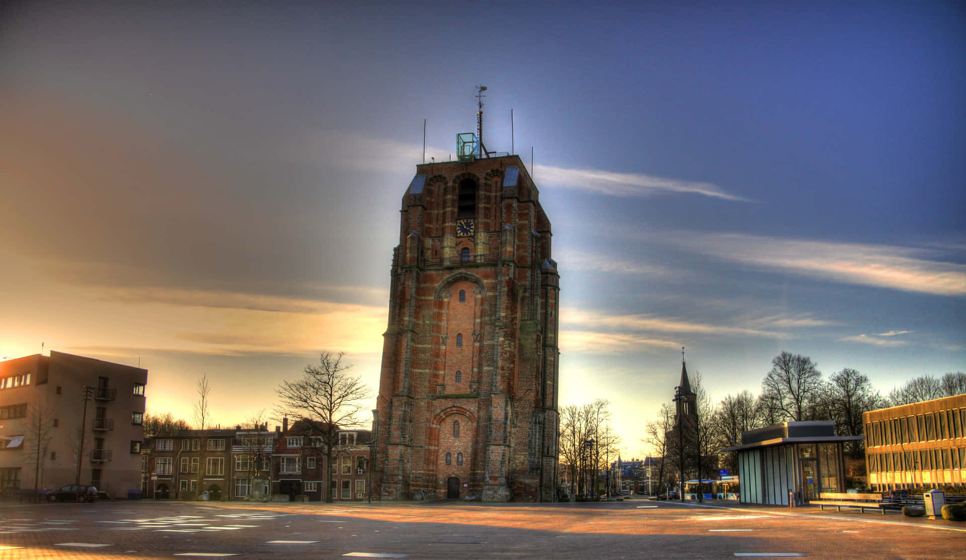 Leeuwarden Historische Toren Bij Zonsondergang Achtergrond