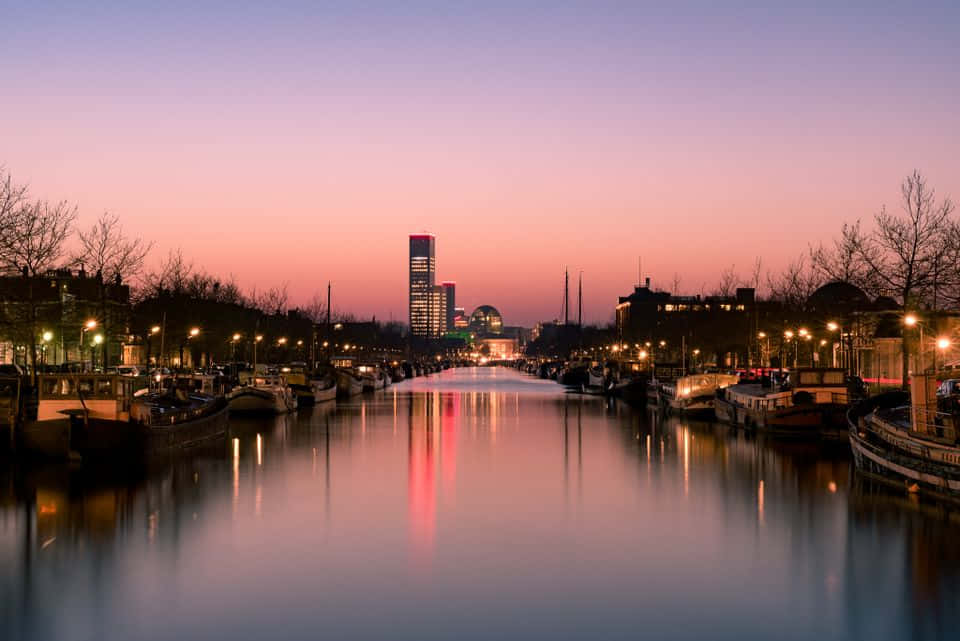 Leeuwarden Waterkant Dusk Skyline Achtergrond