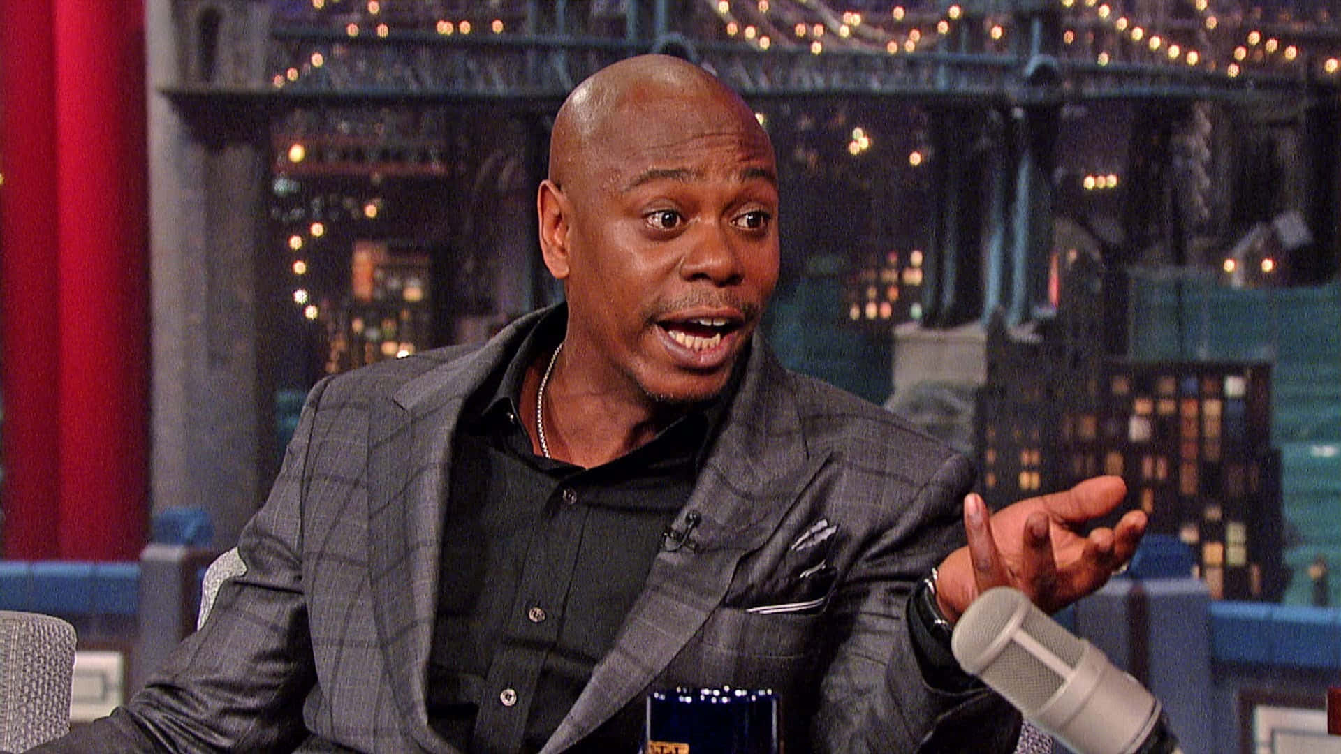 Legendary Comedian Dave Chappelle Performing Stand-up Wallpaper