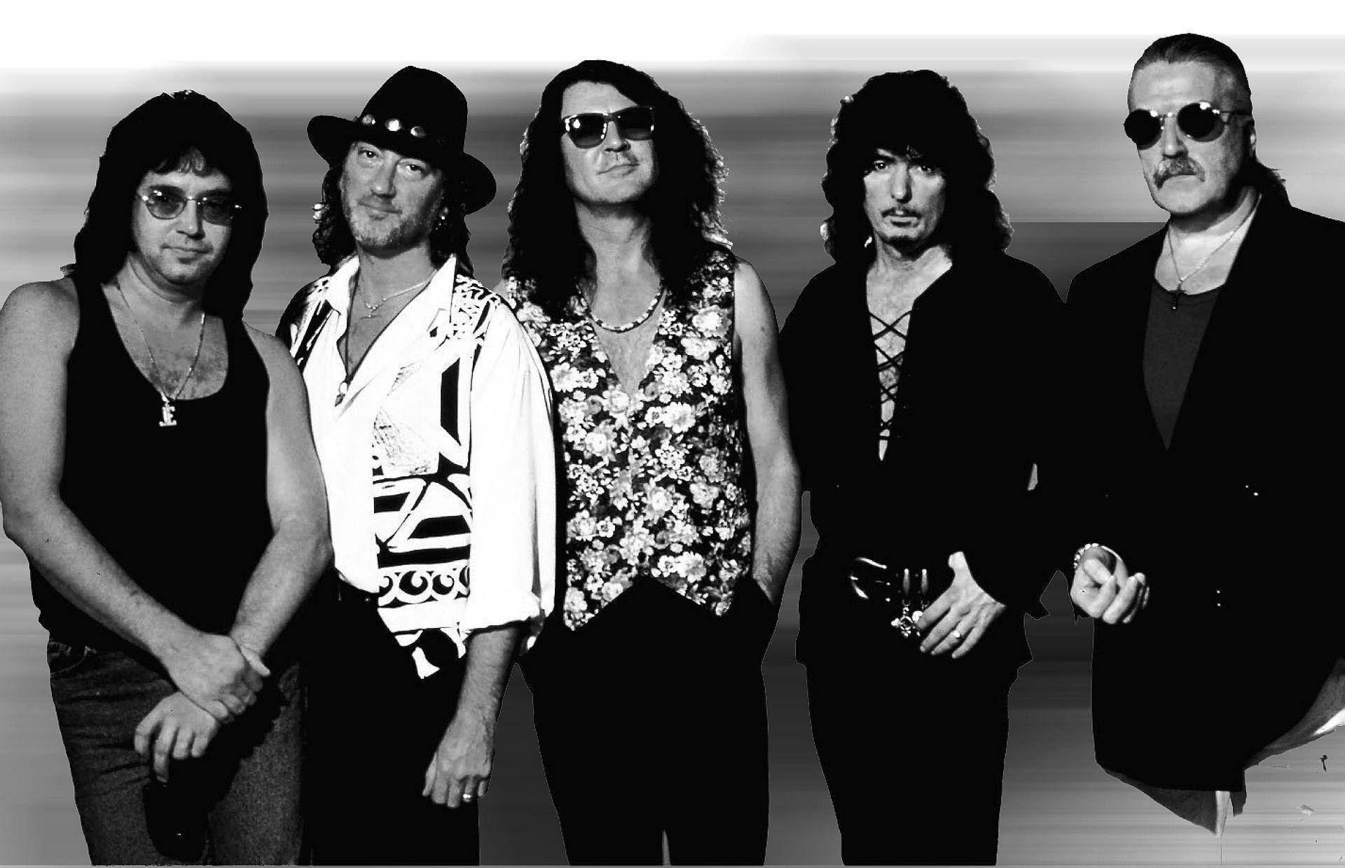 Legendariskaengelska Psykedeliska Rockbandet Deep Purple I Monokromatiskt Filter. Wallpaper